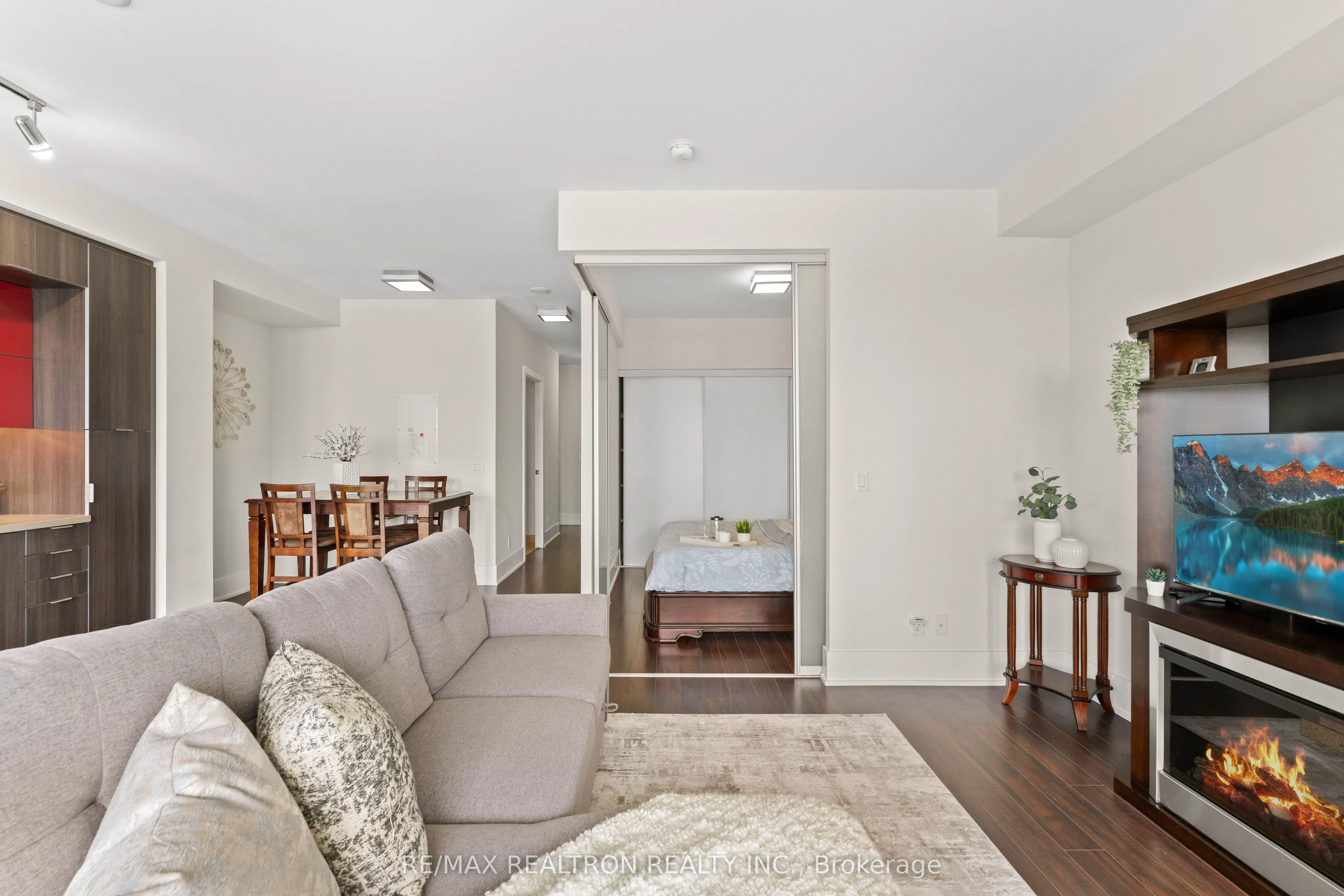 300 Front Street W, #2603