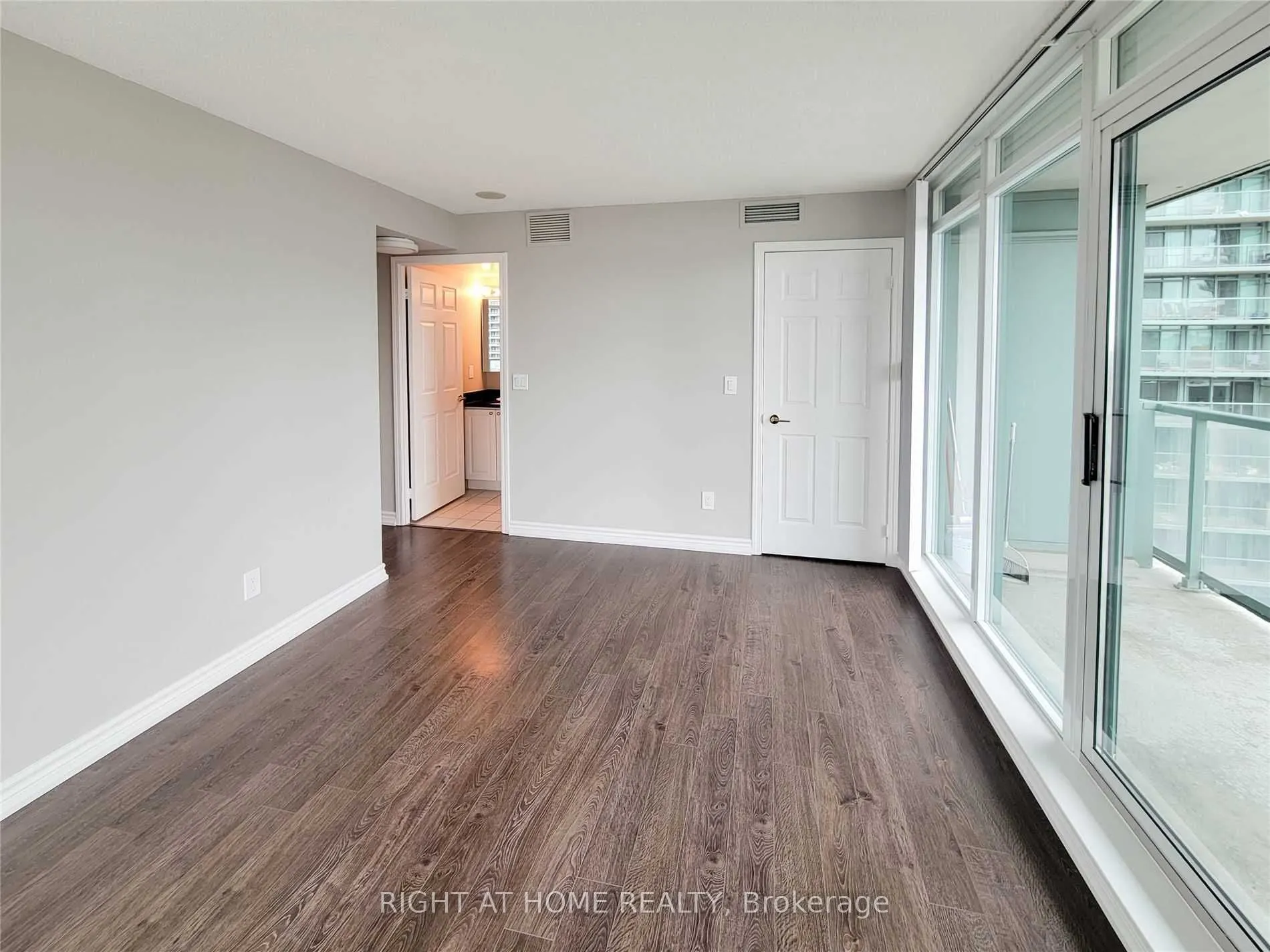 5500 Yonge Street, #702
