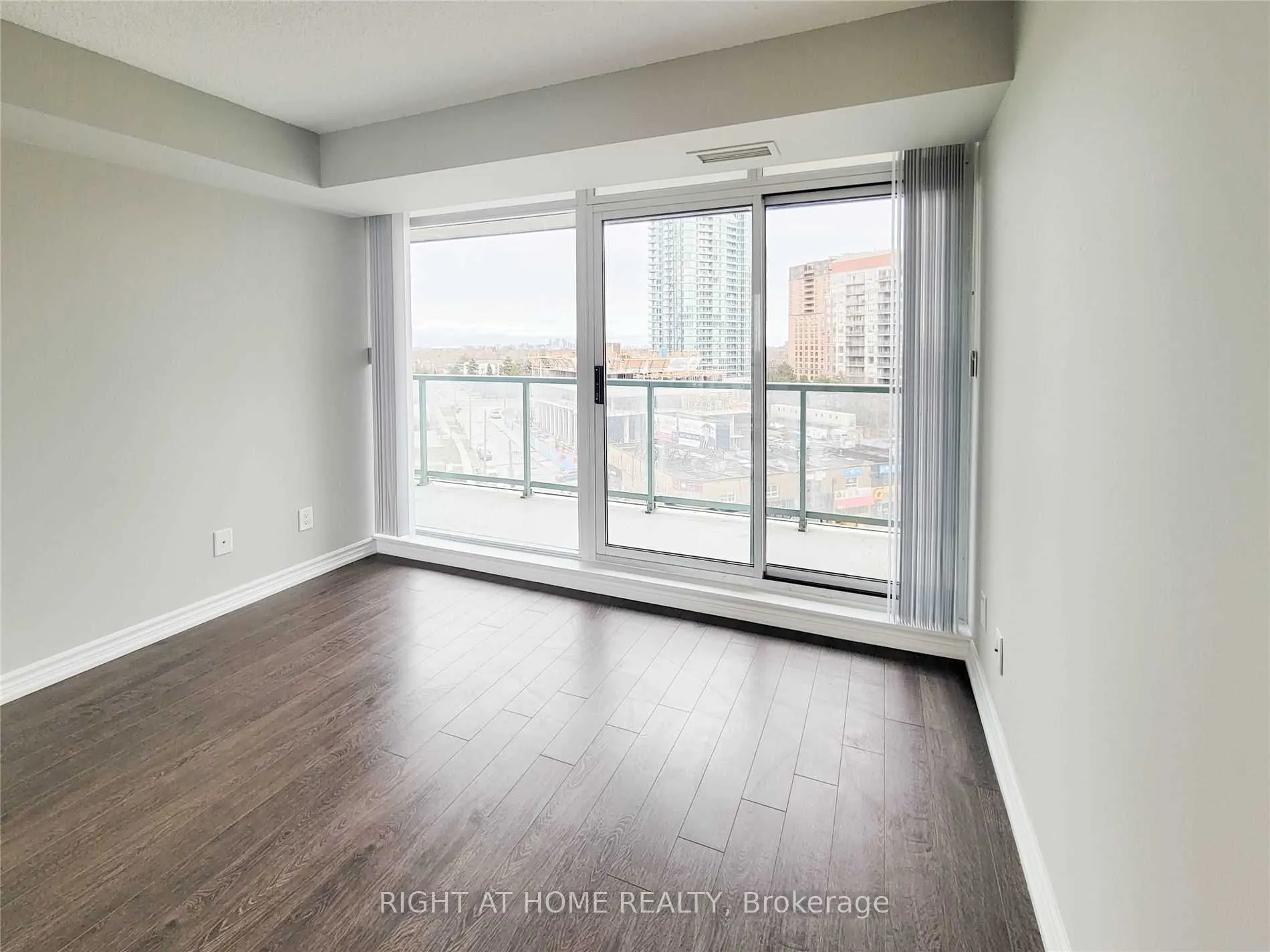 5500 Yonge Street, #702