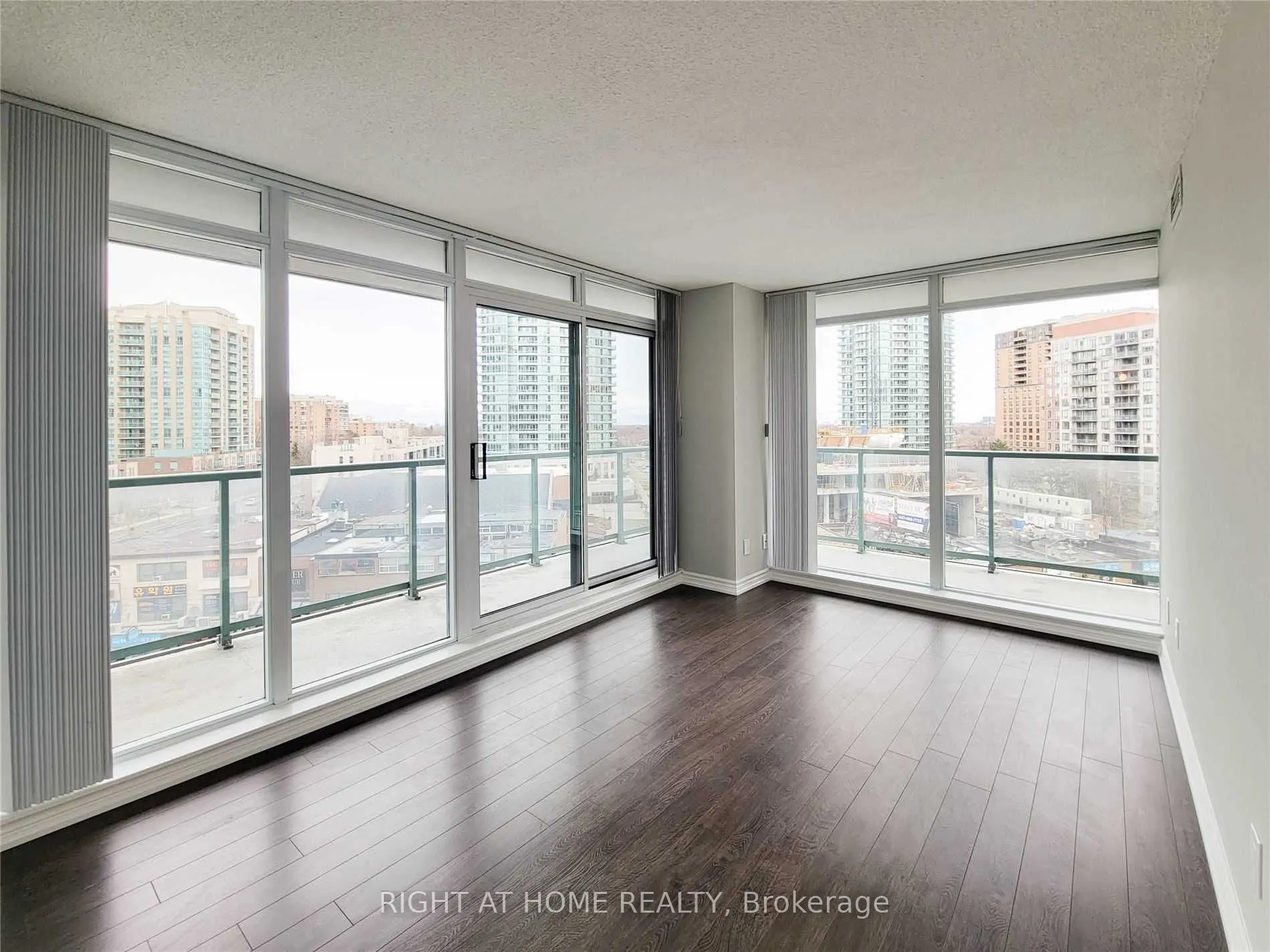 5500 Yonge Street, #702