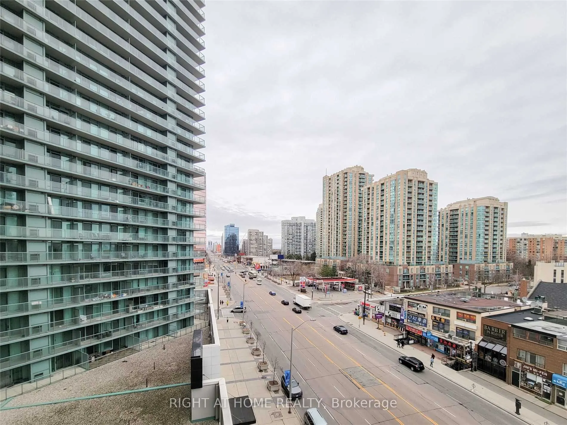 5500 Yonge Street, #702