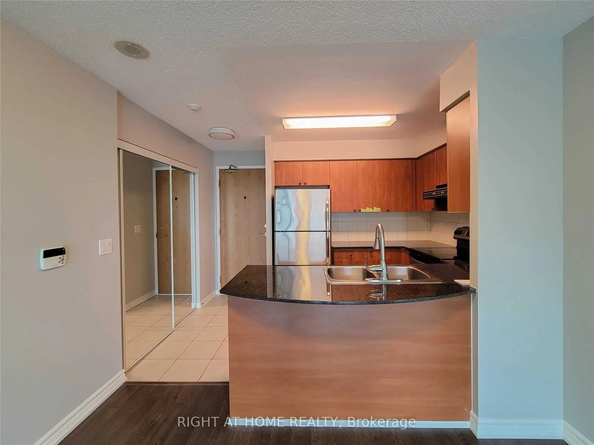 5500 Yonge Street, #702