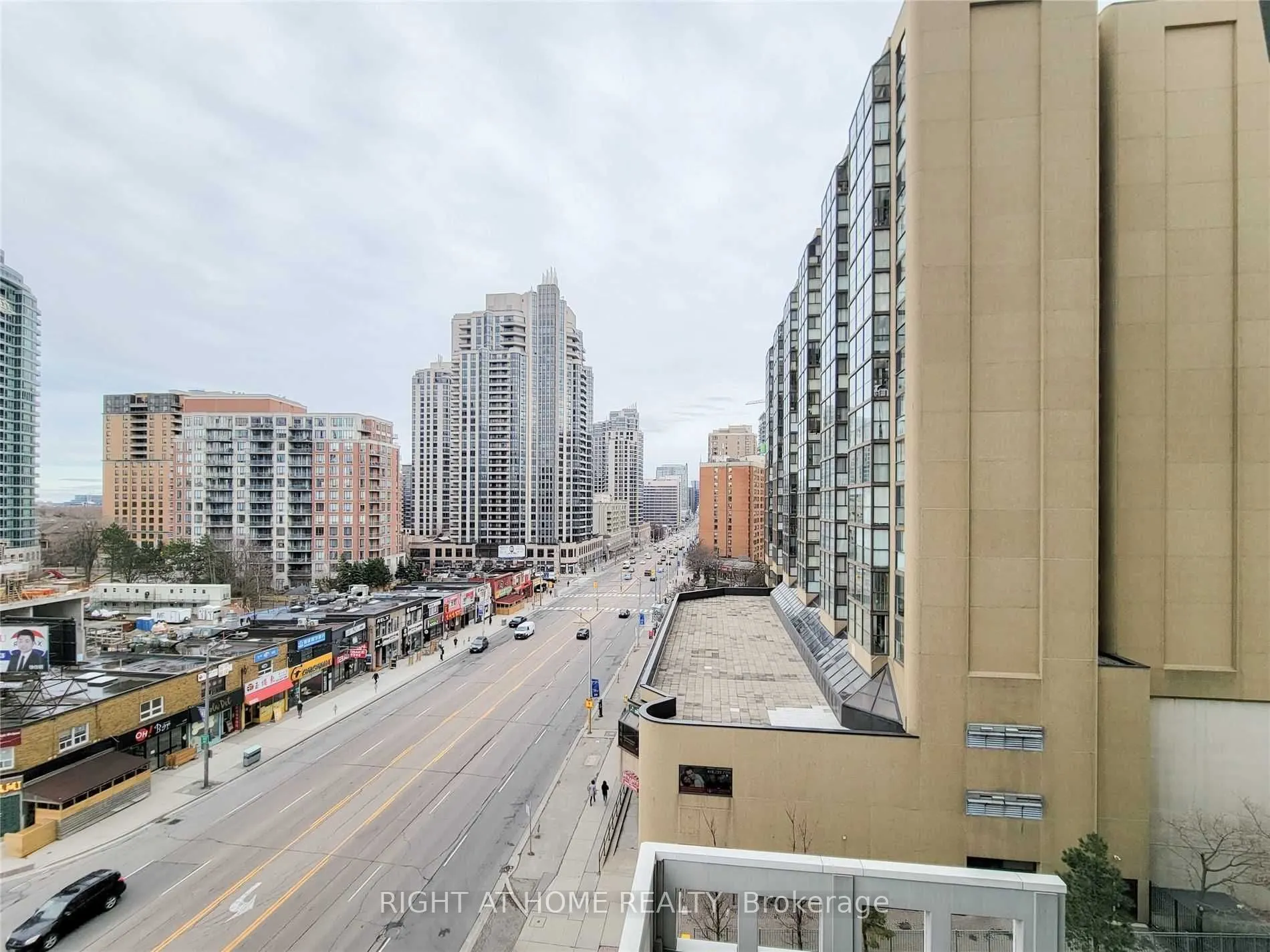 5500 Yonge Street, #702