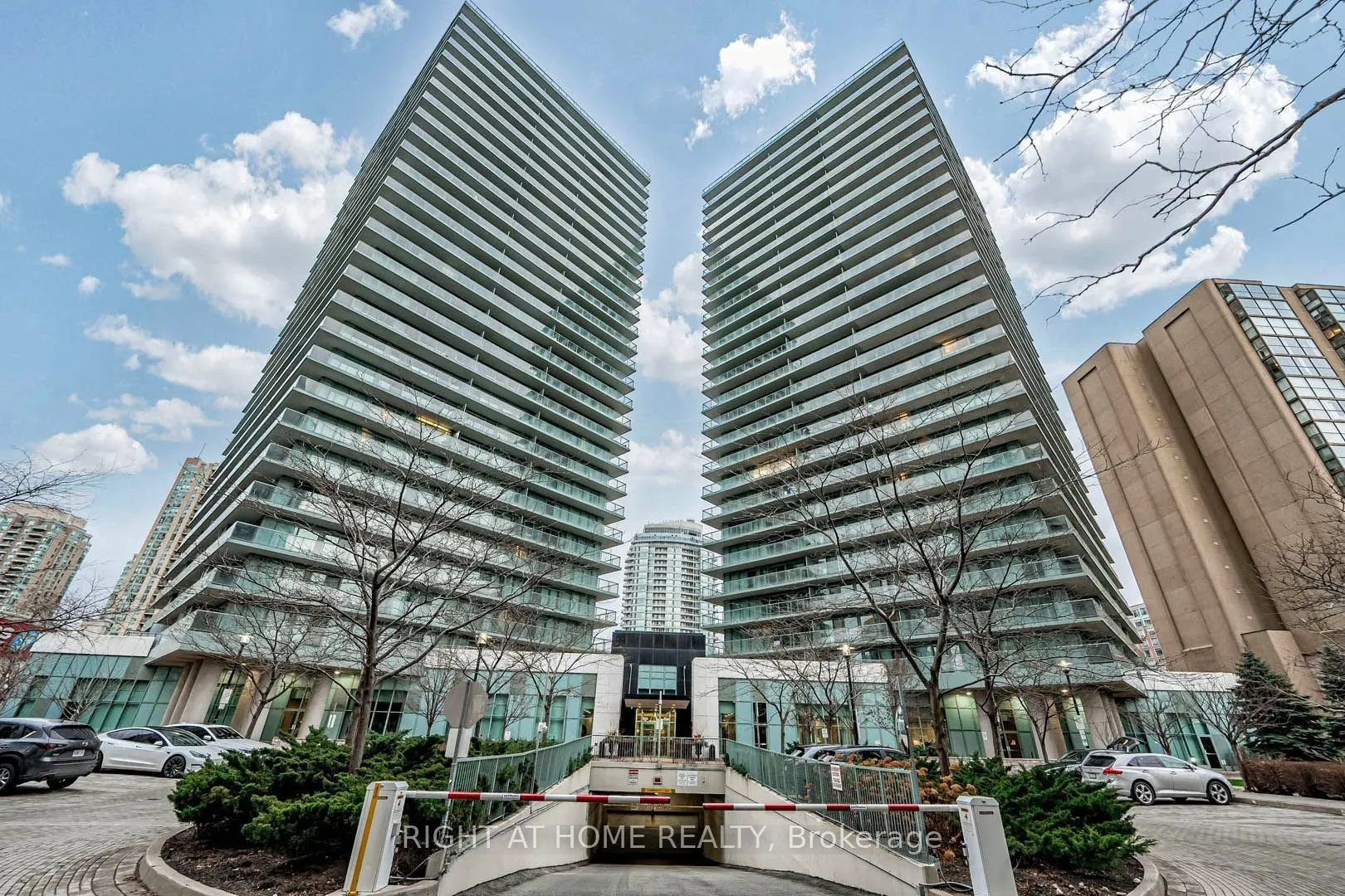 5500 Yonge Street, #702