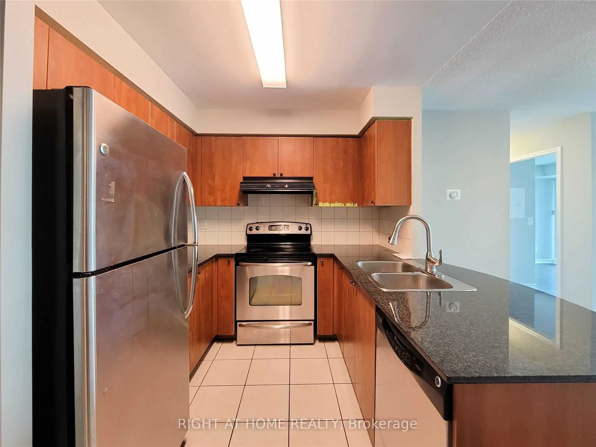 5500 Yonge Street, #702