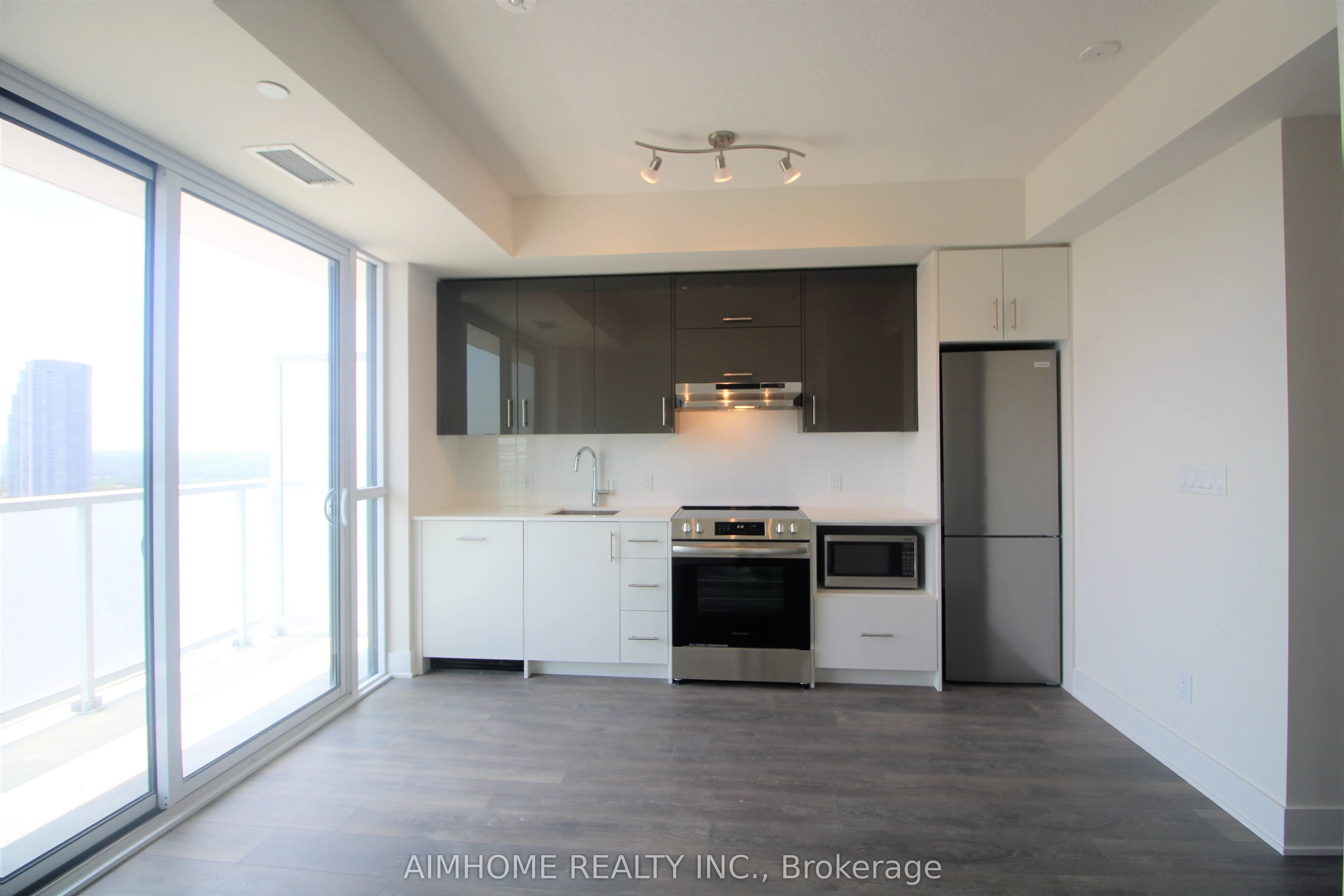 188 Fairview Mall Drive, #2012
