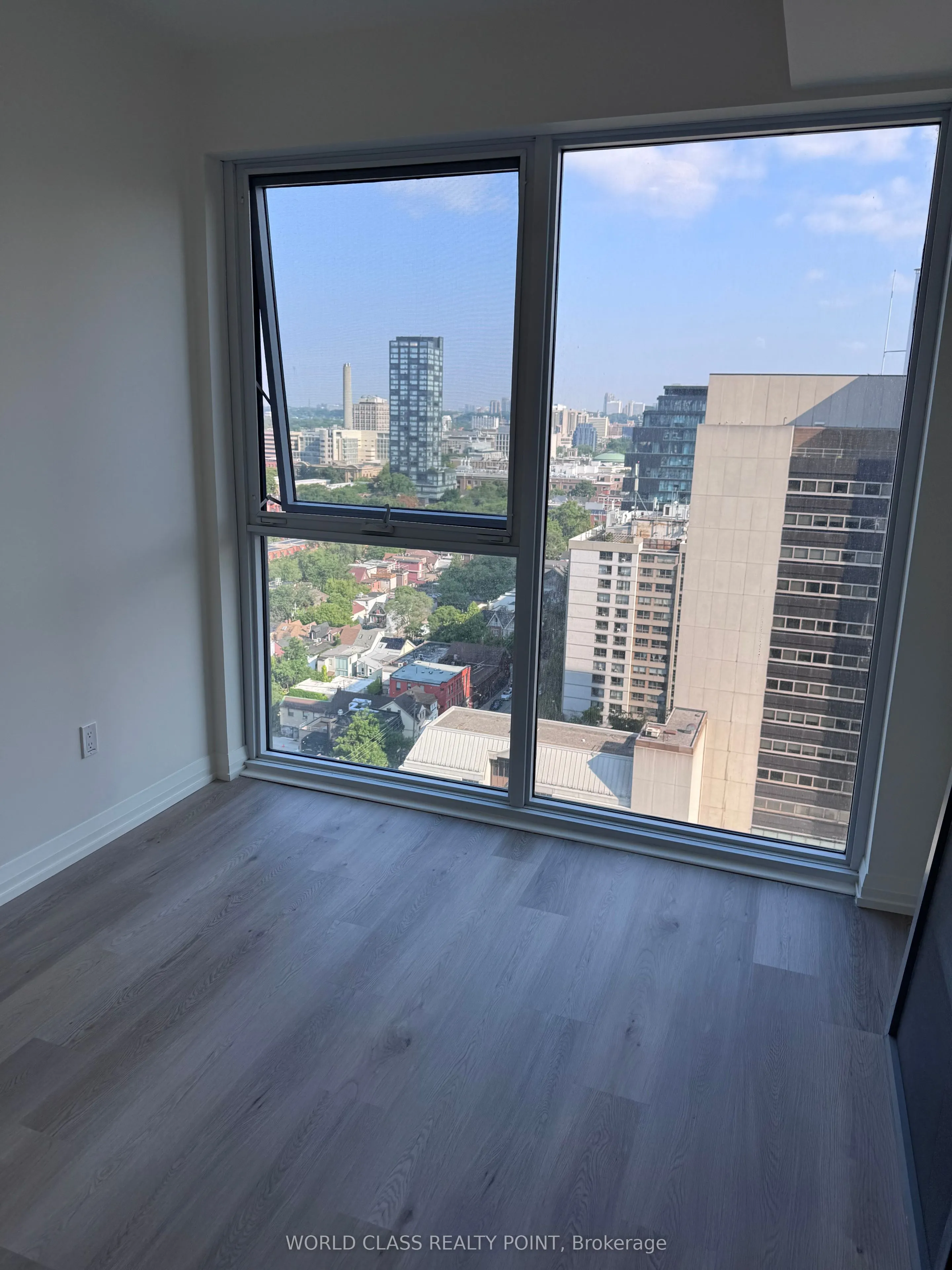 280 Dundas Street W, #2012