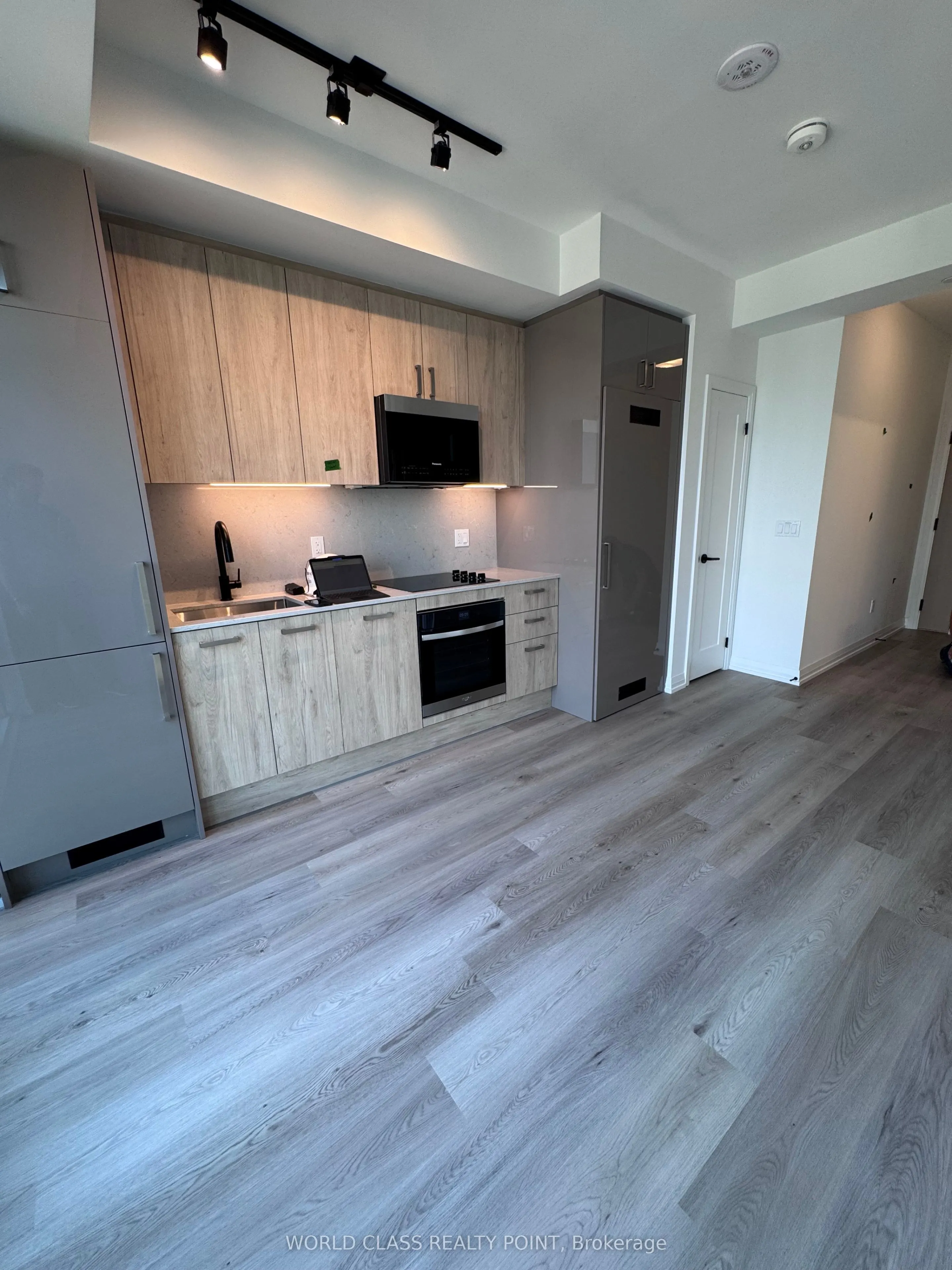 280 Dundas Street W, #2012
