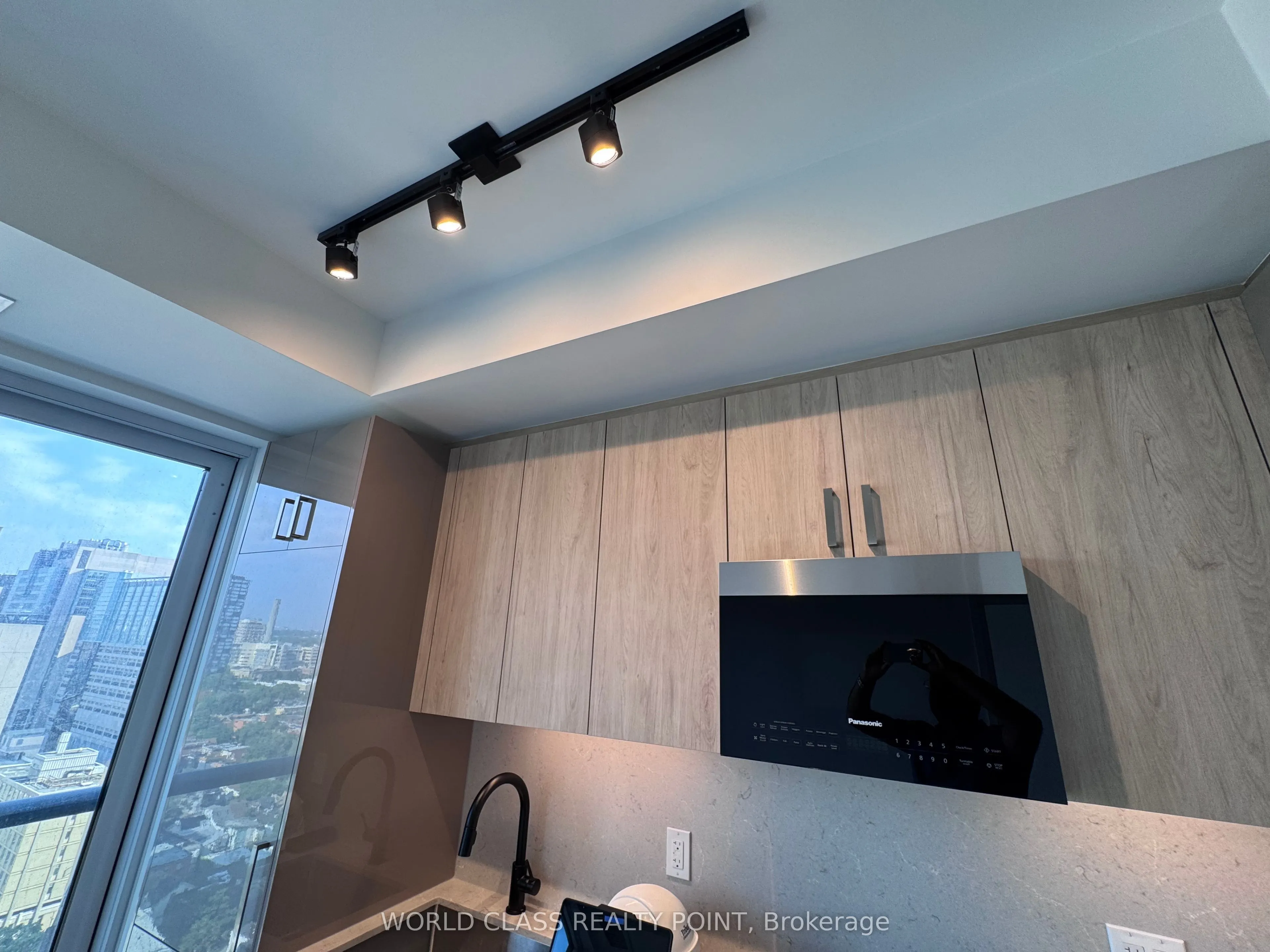 280 Dundas Street W, #2012