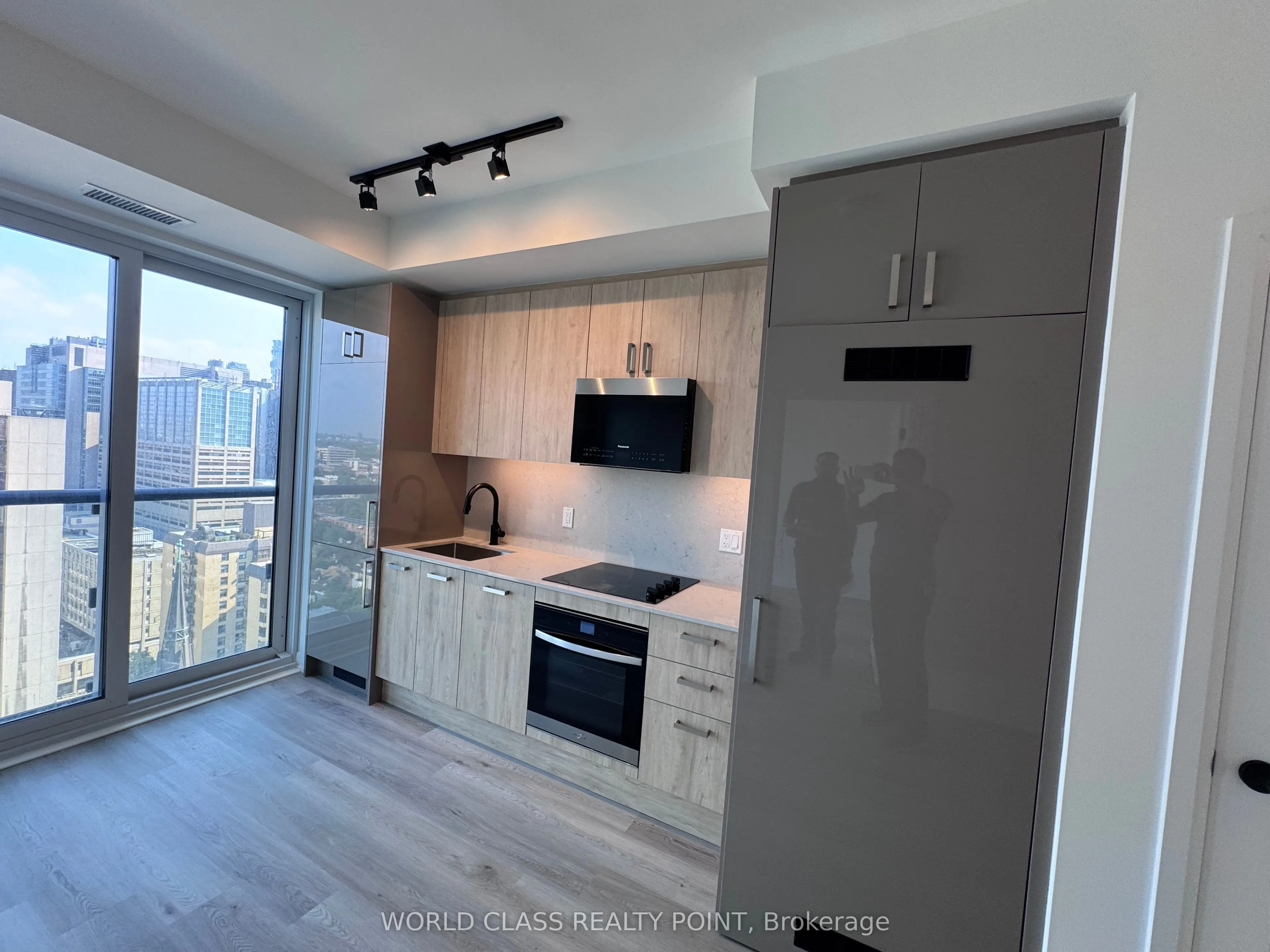 280 Dundas Street W, #2012