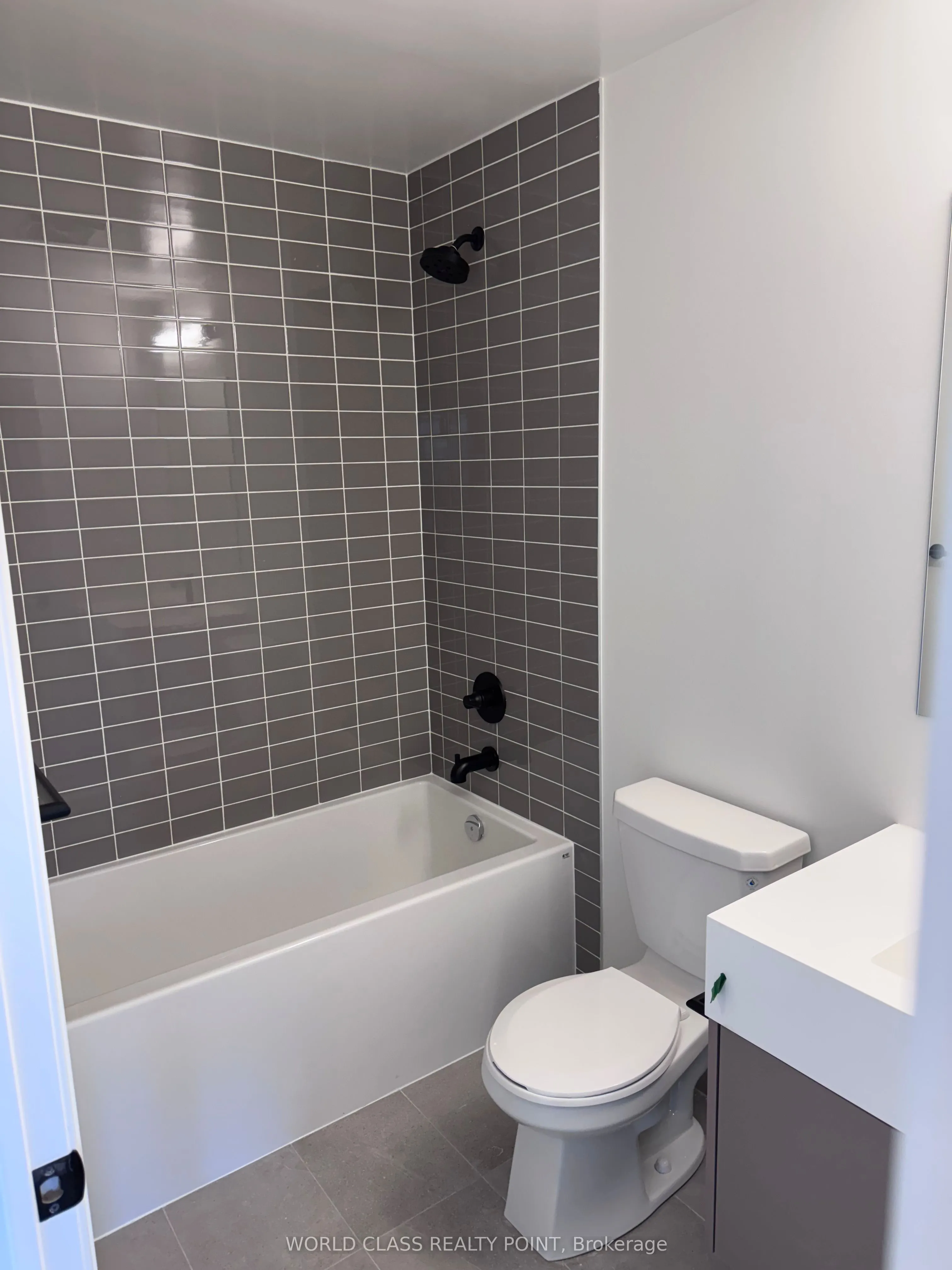 280 Dundas Street W, #2012