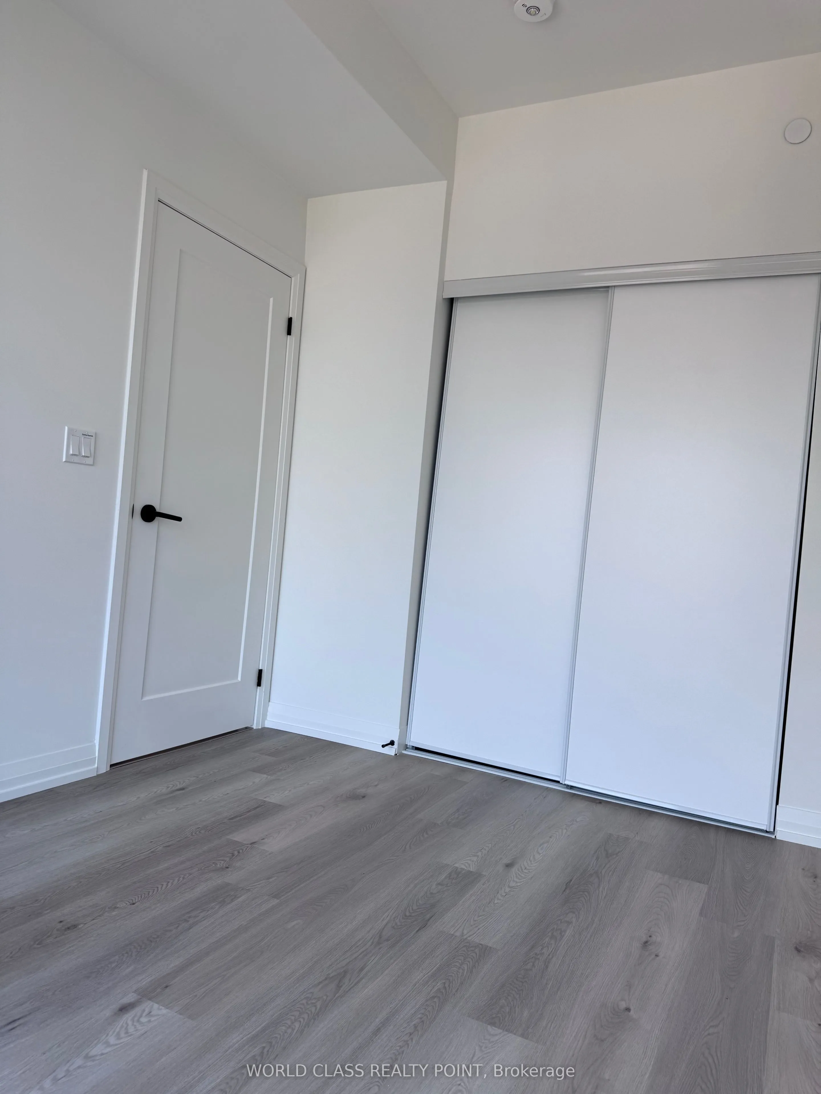 280 Dundas Street W, #2012