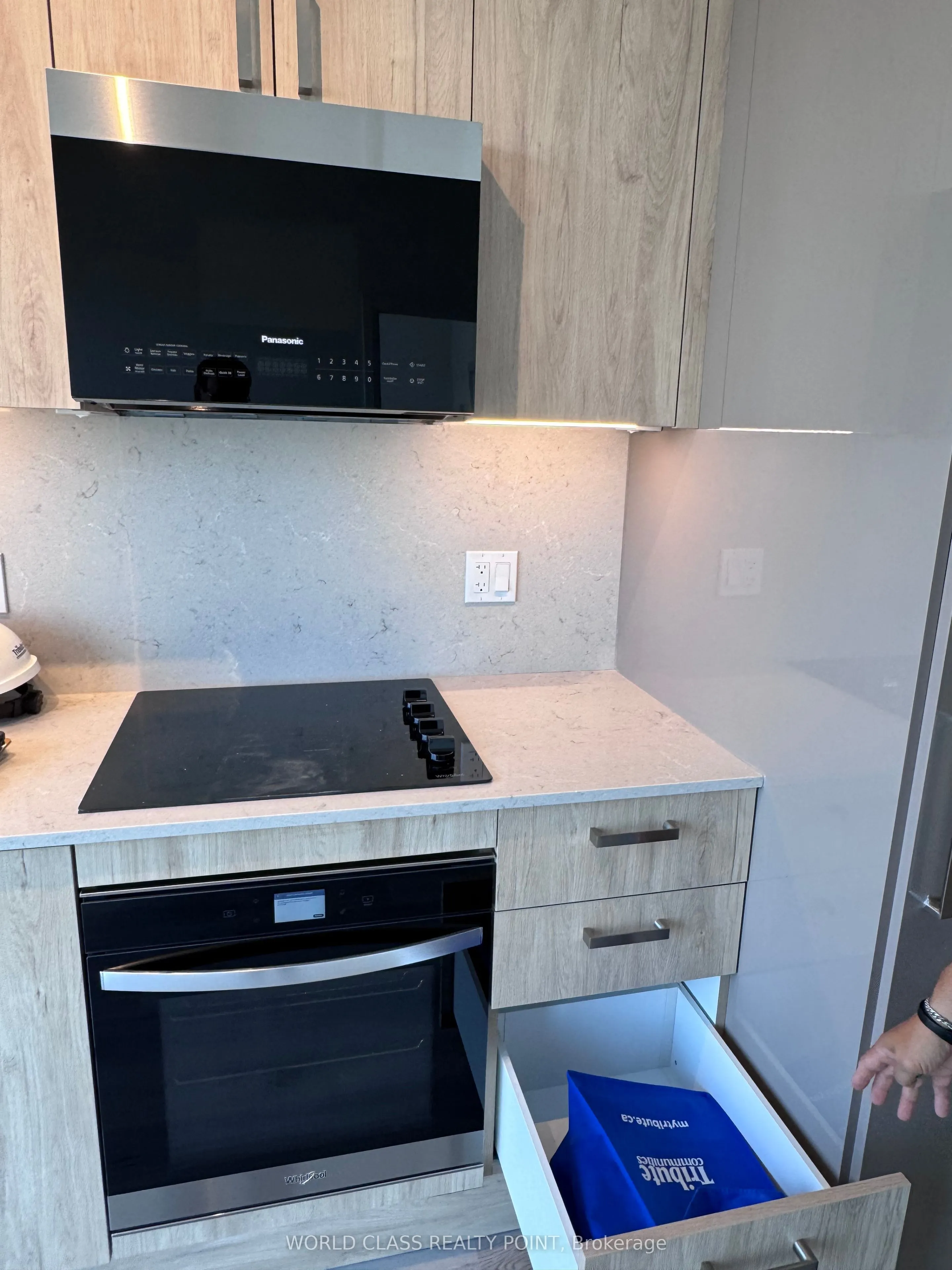 280 Dundas Street W, #2012