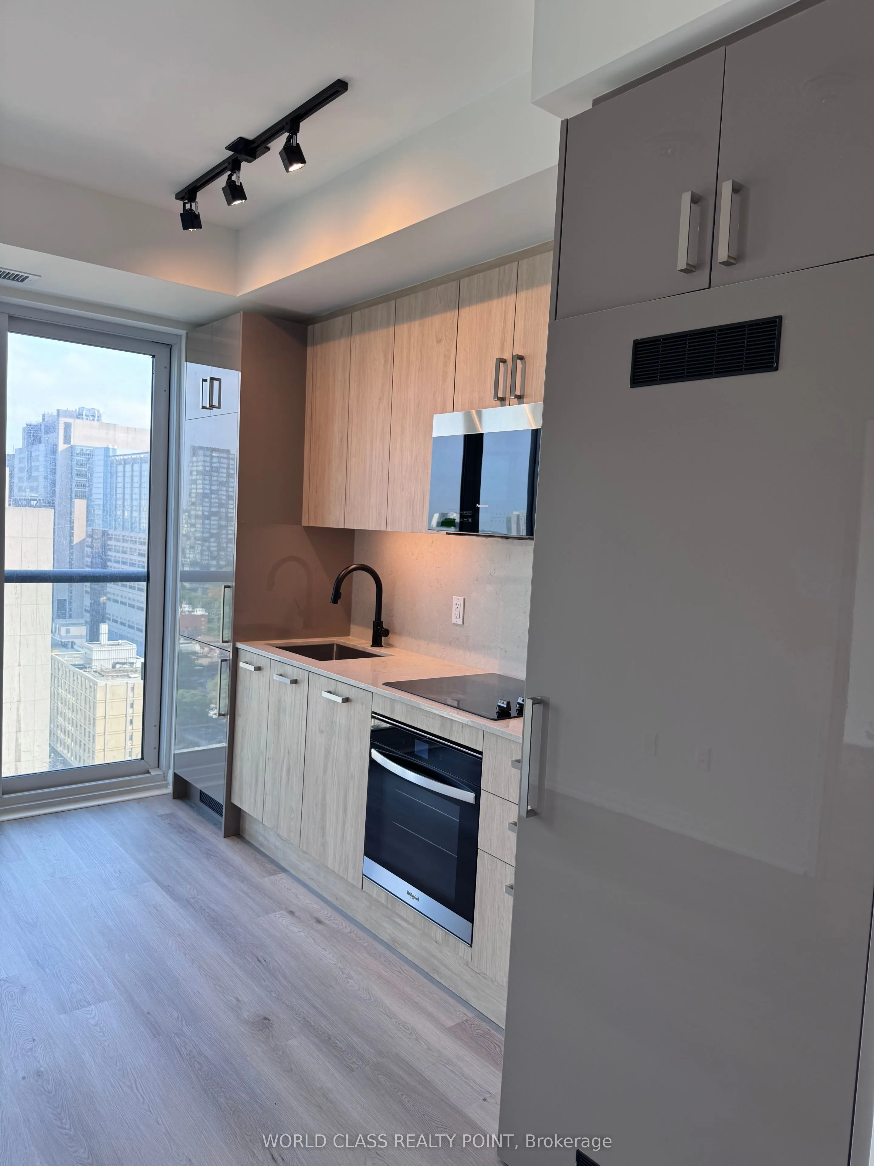 280 Dundas Street W, #2012