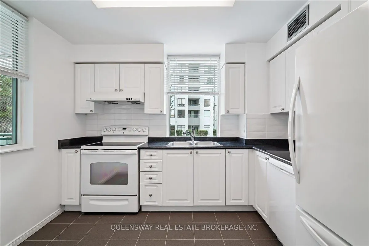 28 Pemberton Avenue, #200
