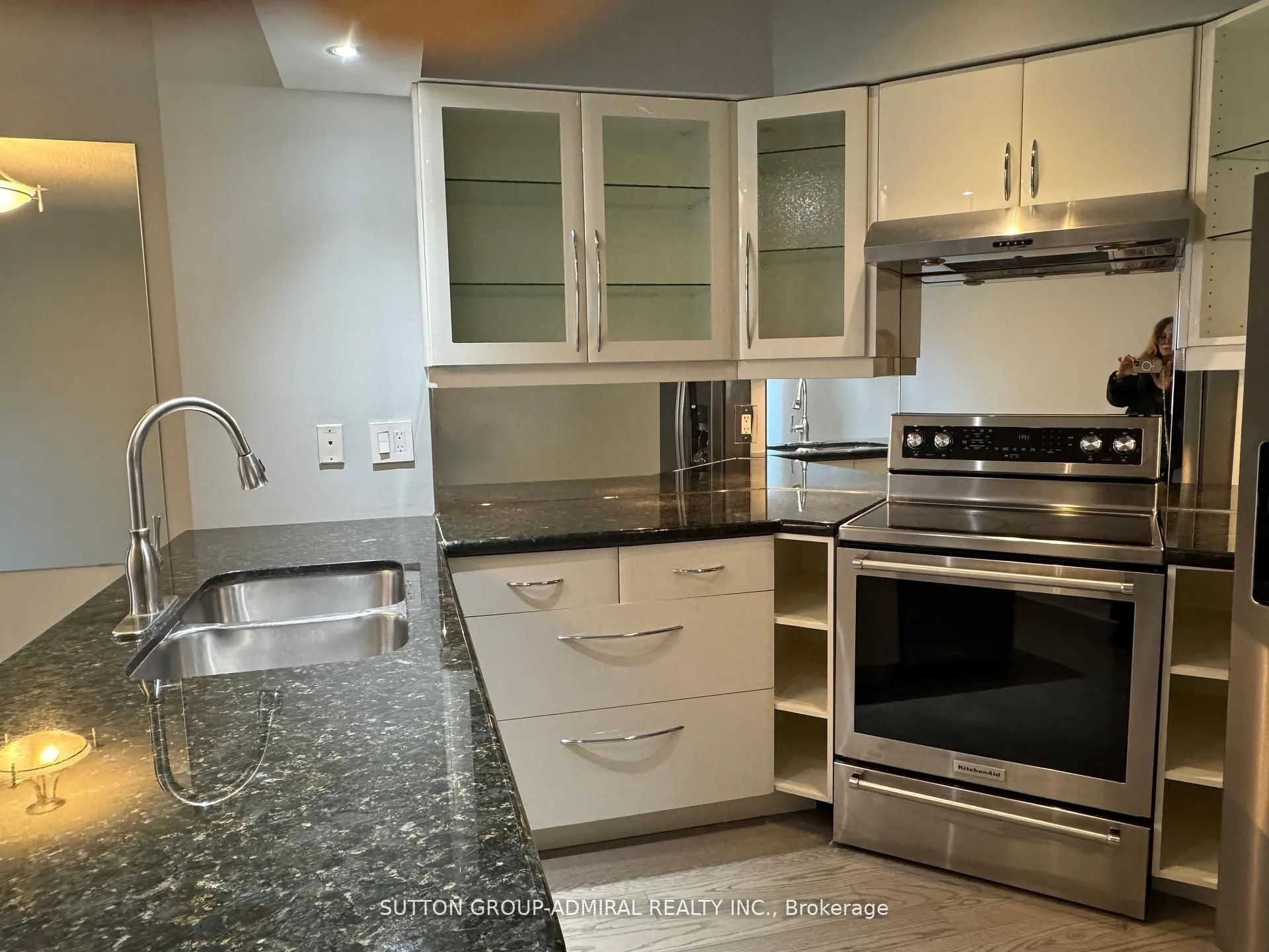 909 Bay Street, #905