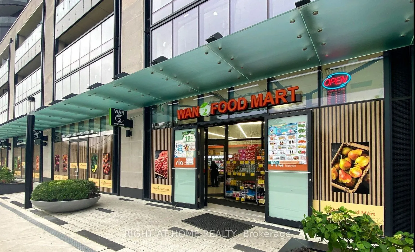 575 Bloor Street E, #1502