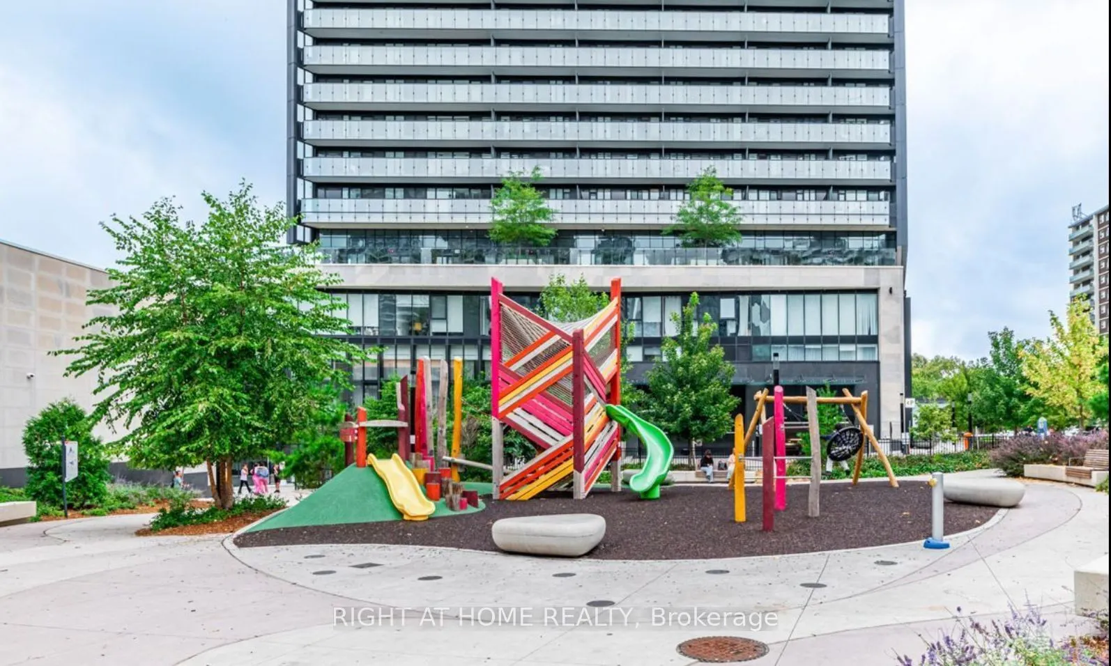 575 Bloor Street E, #1502
