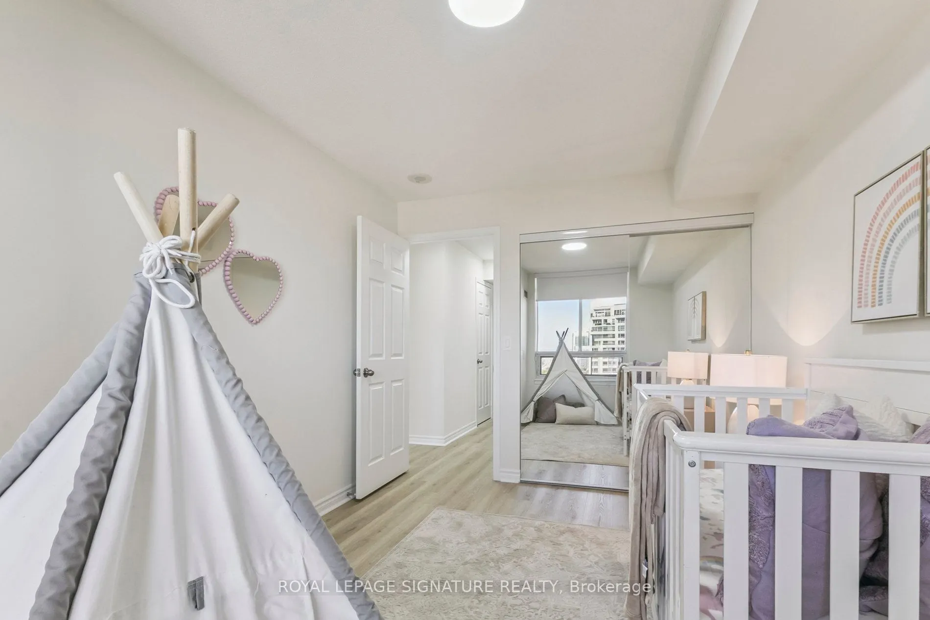 18 Kenaston Gardens, #1307
