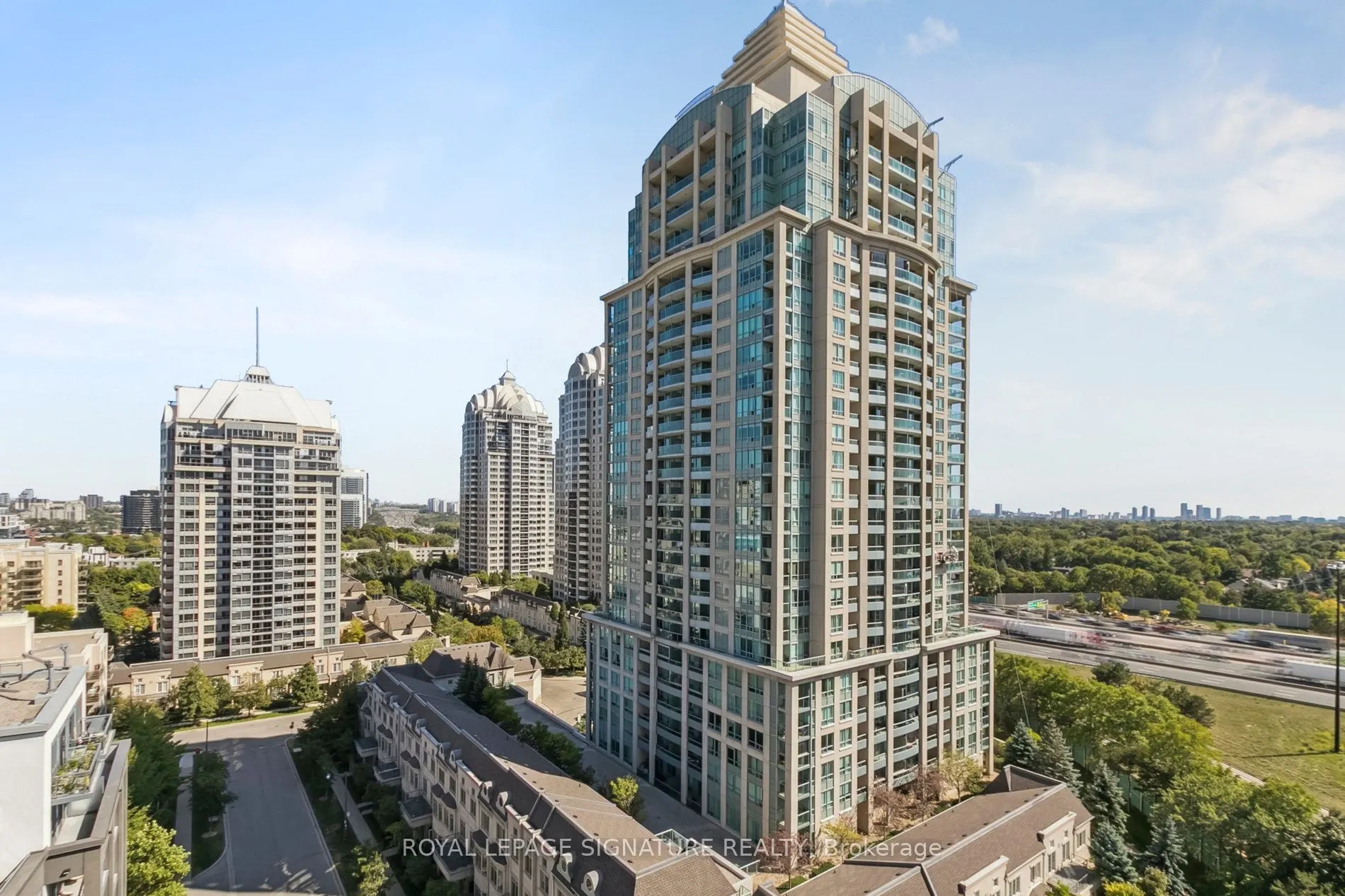 18 Kenaston Gardens, #1307