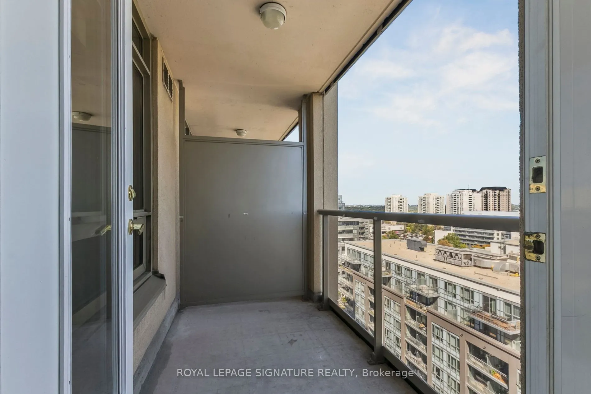 18 Kenaston Gardens, #1307