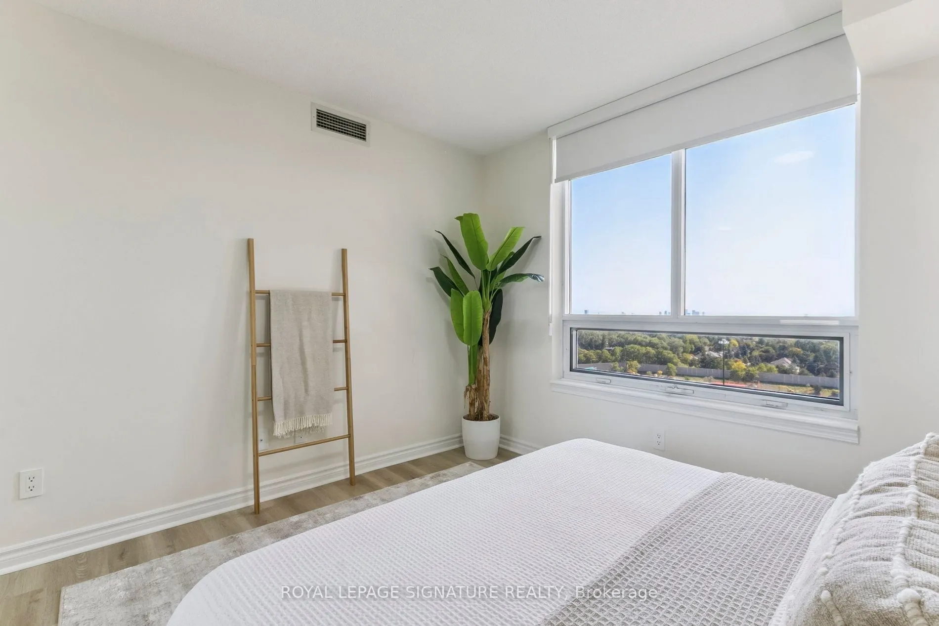 18 Kenaston Gardens, #1307