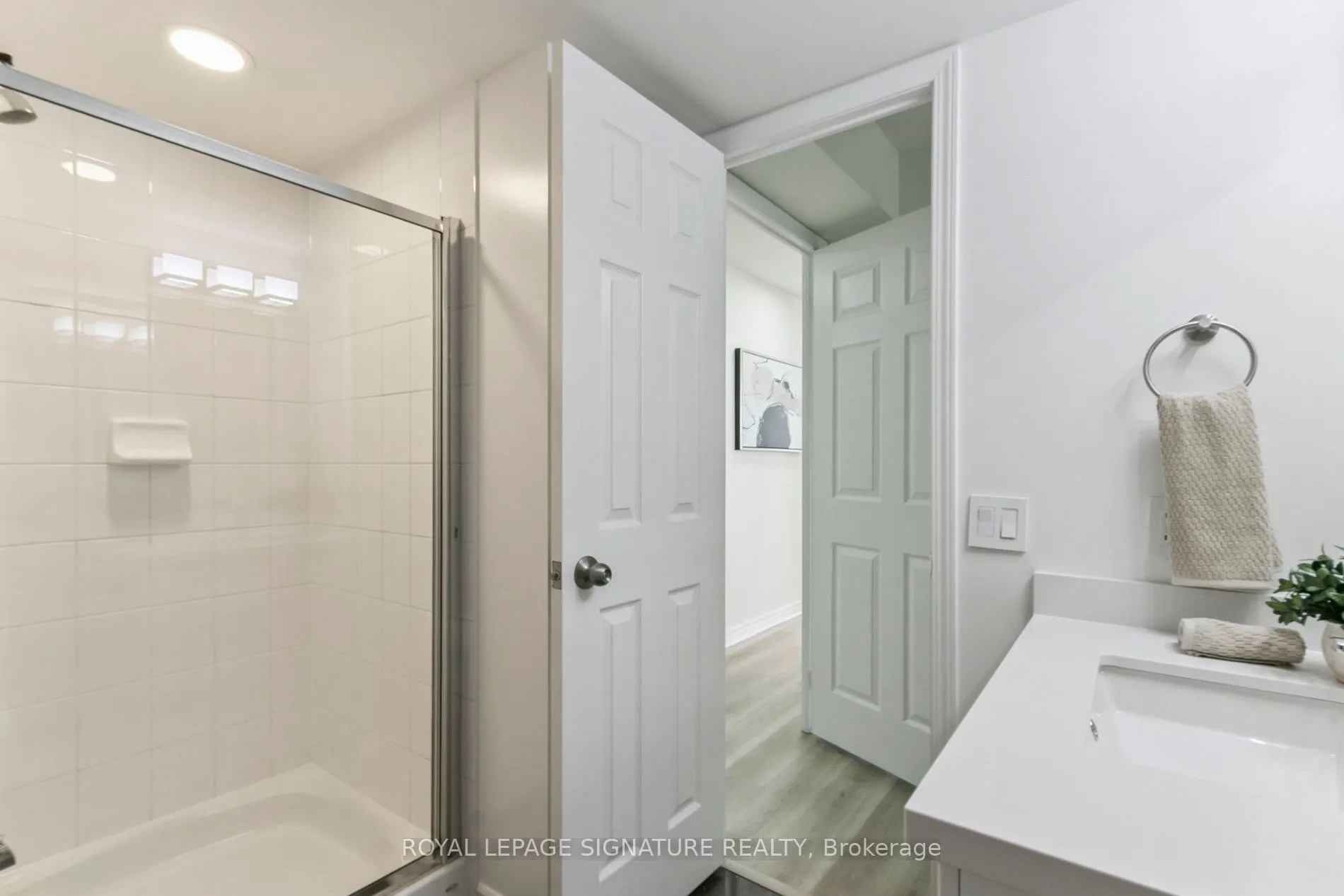 18 Kenaston Gardens, #1307