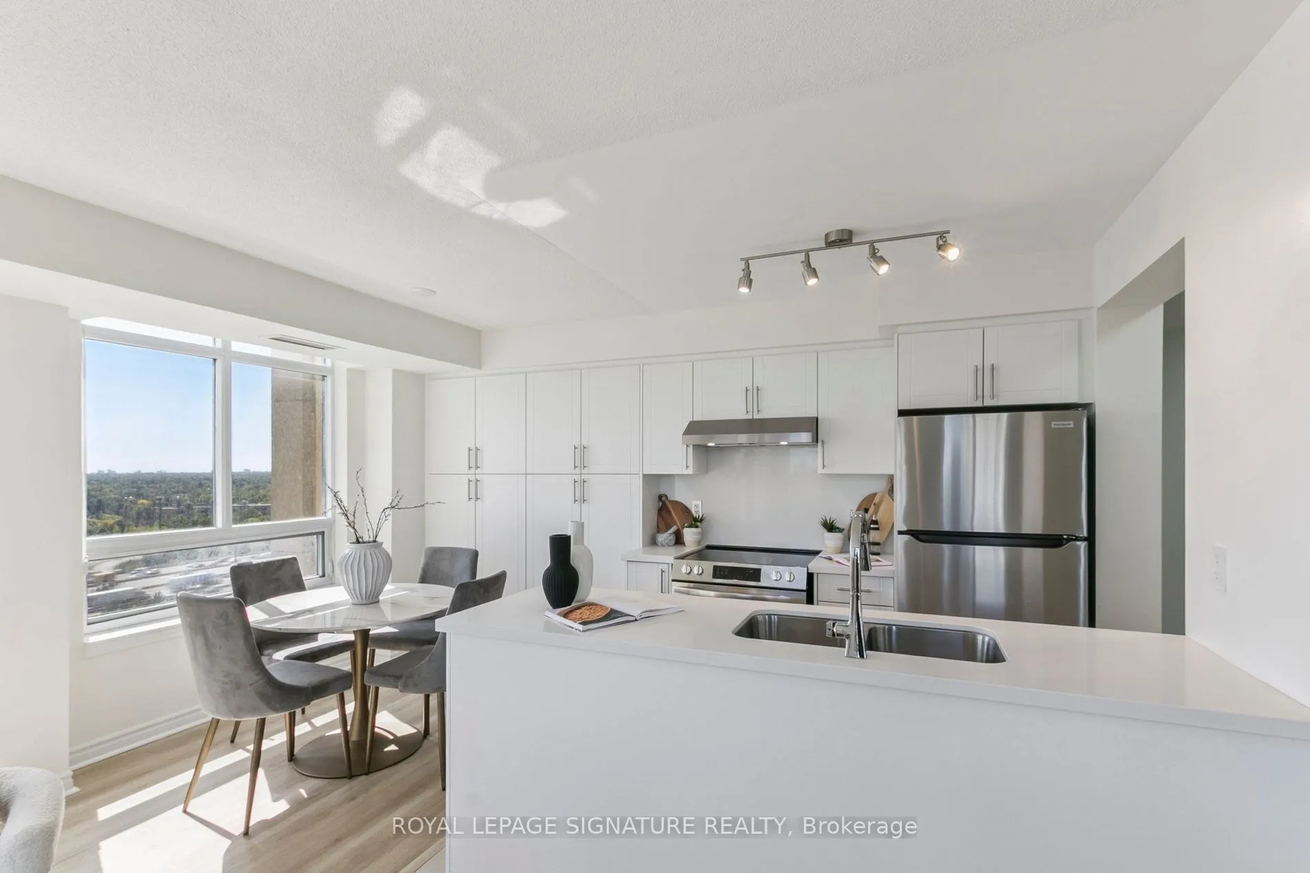 18 Kenaston Gardens, #1307