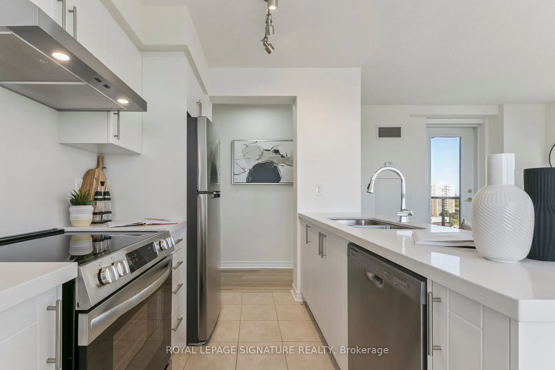 18 Kenaston Gardens, #1307