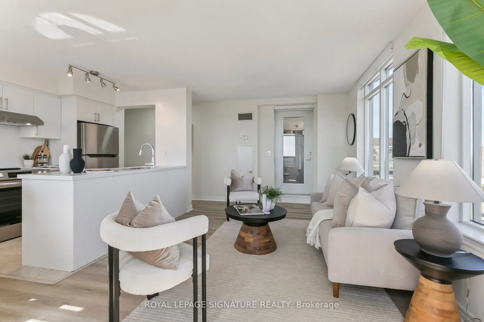 18 Kenaston Gardens, #1307