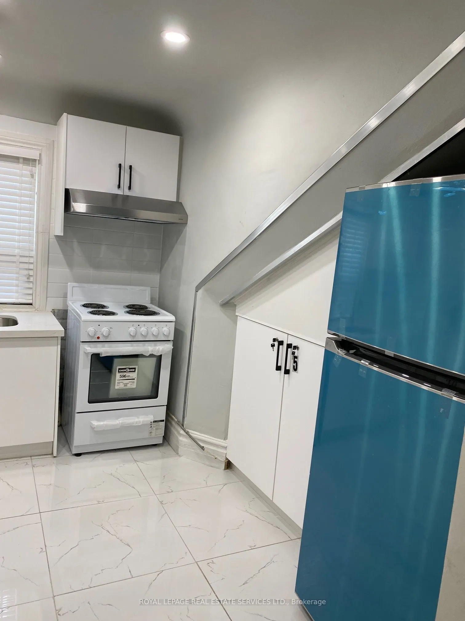 206 Carlton Street, #304