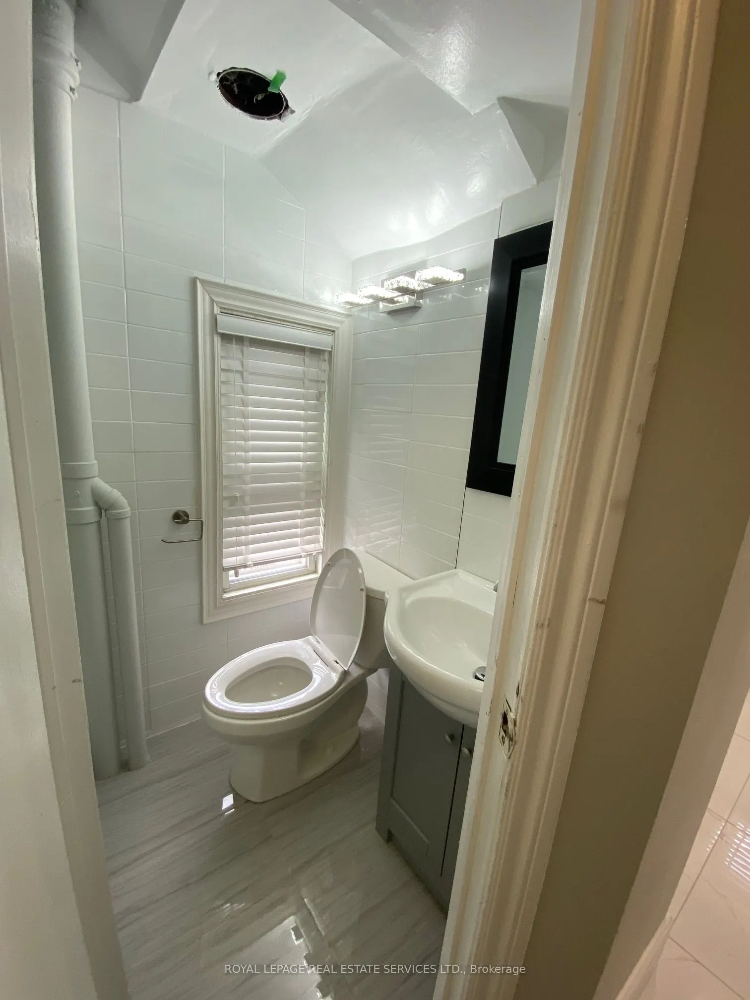 206 Carlton Street, #304