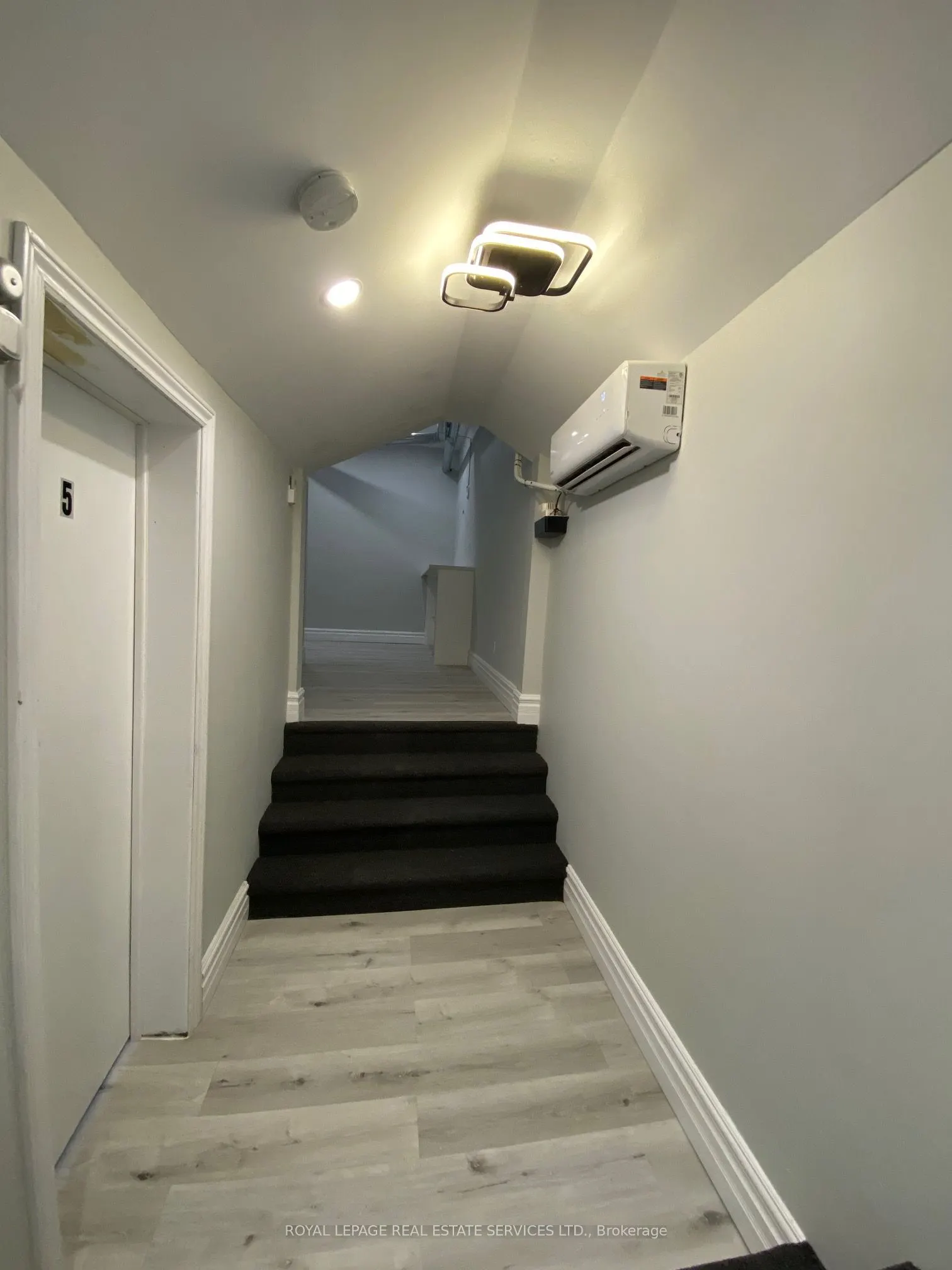 206 Carlton Street, #304