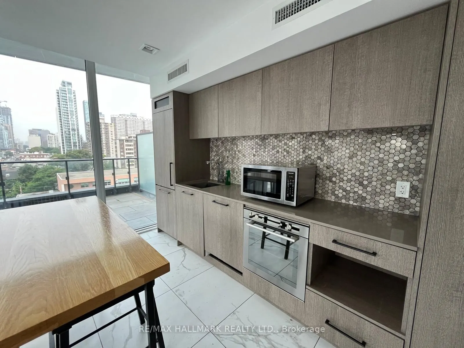 85 Wood Street, #4003