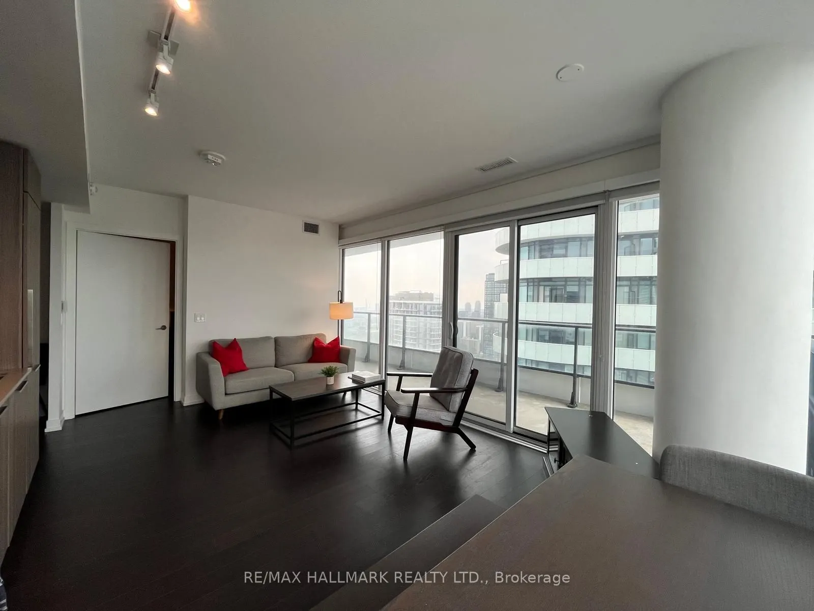 85 Wood Street, #4003