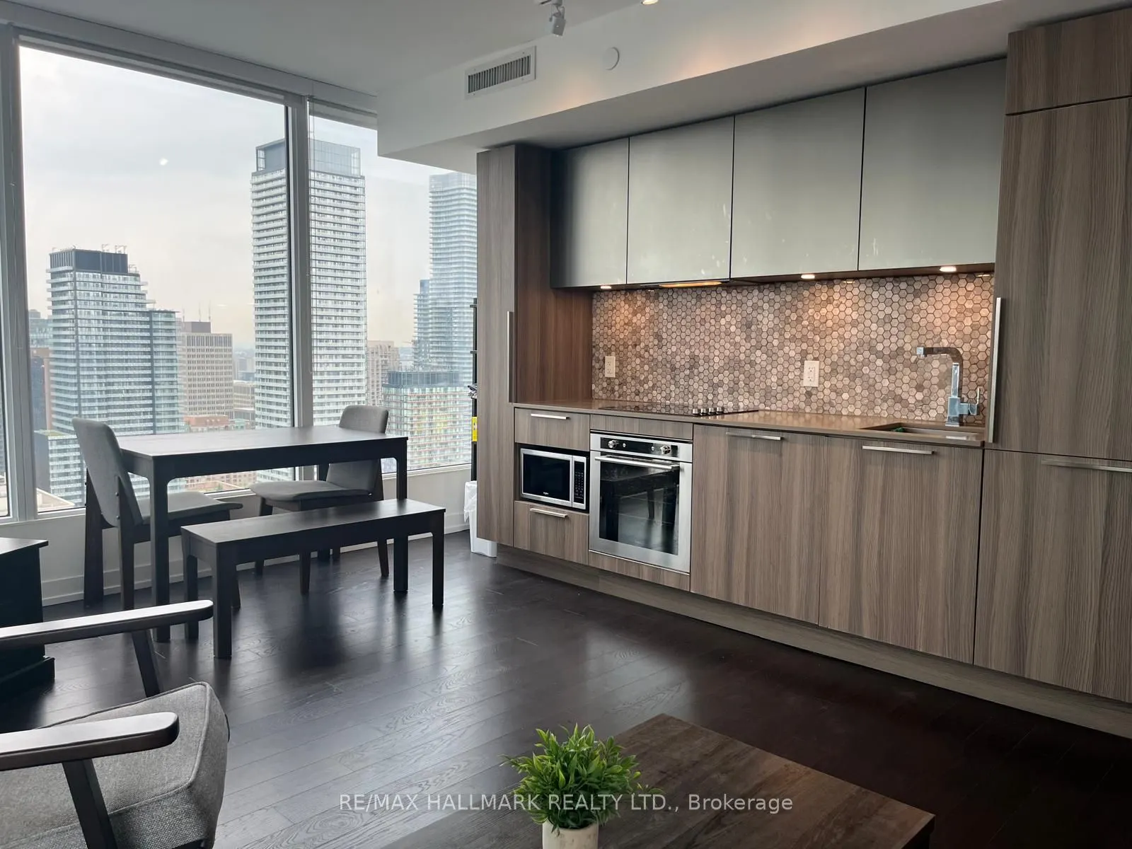 85 Wood Street, #4003