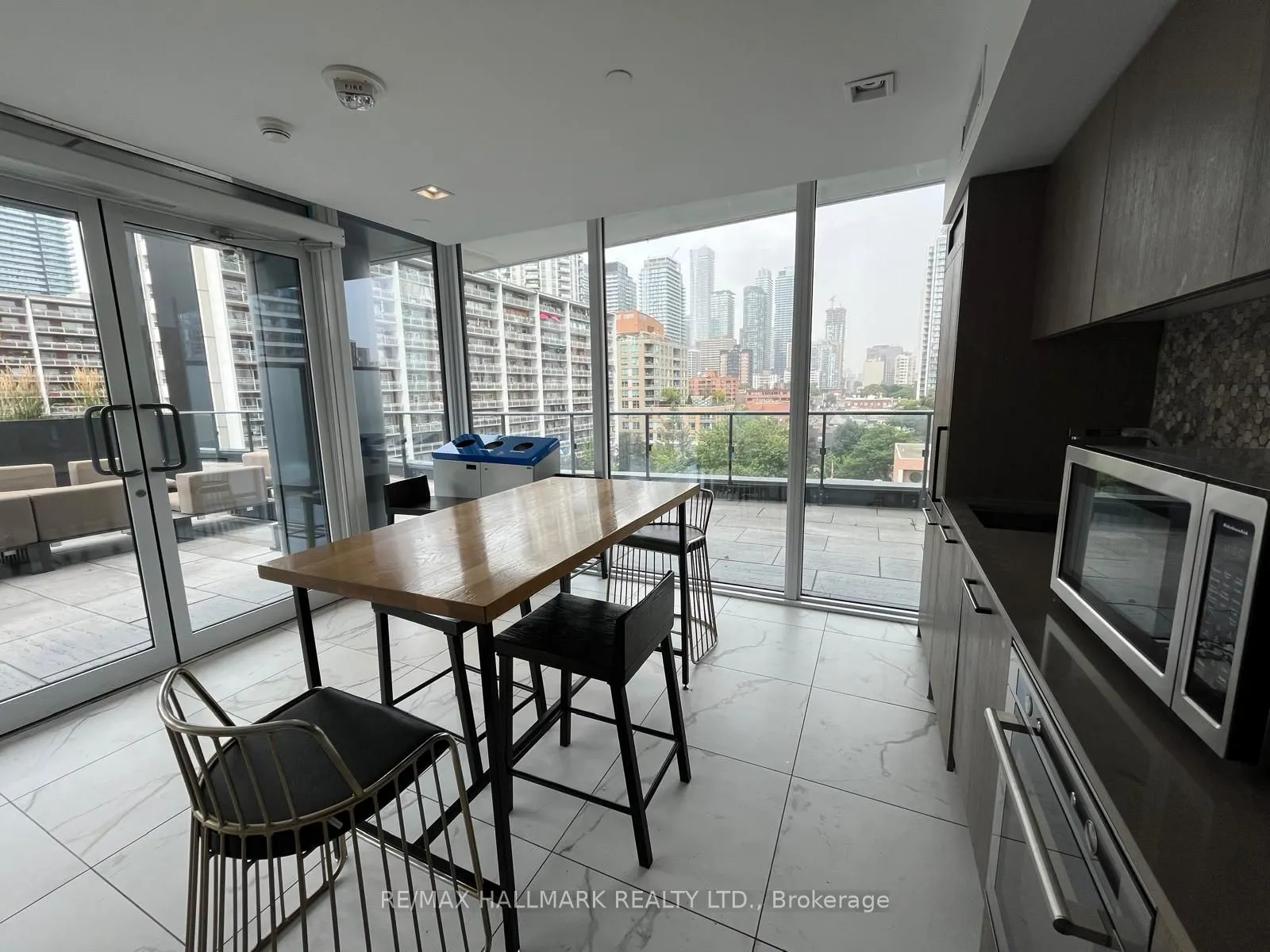 85 Wood Street, #4003