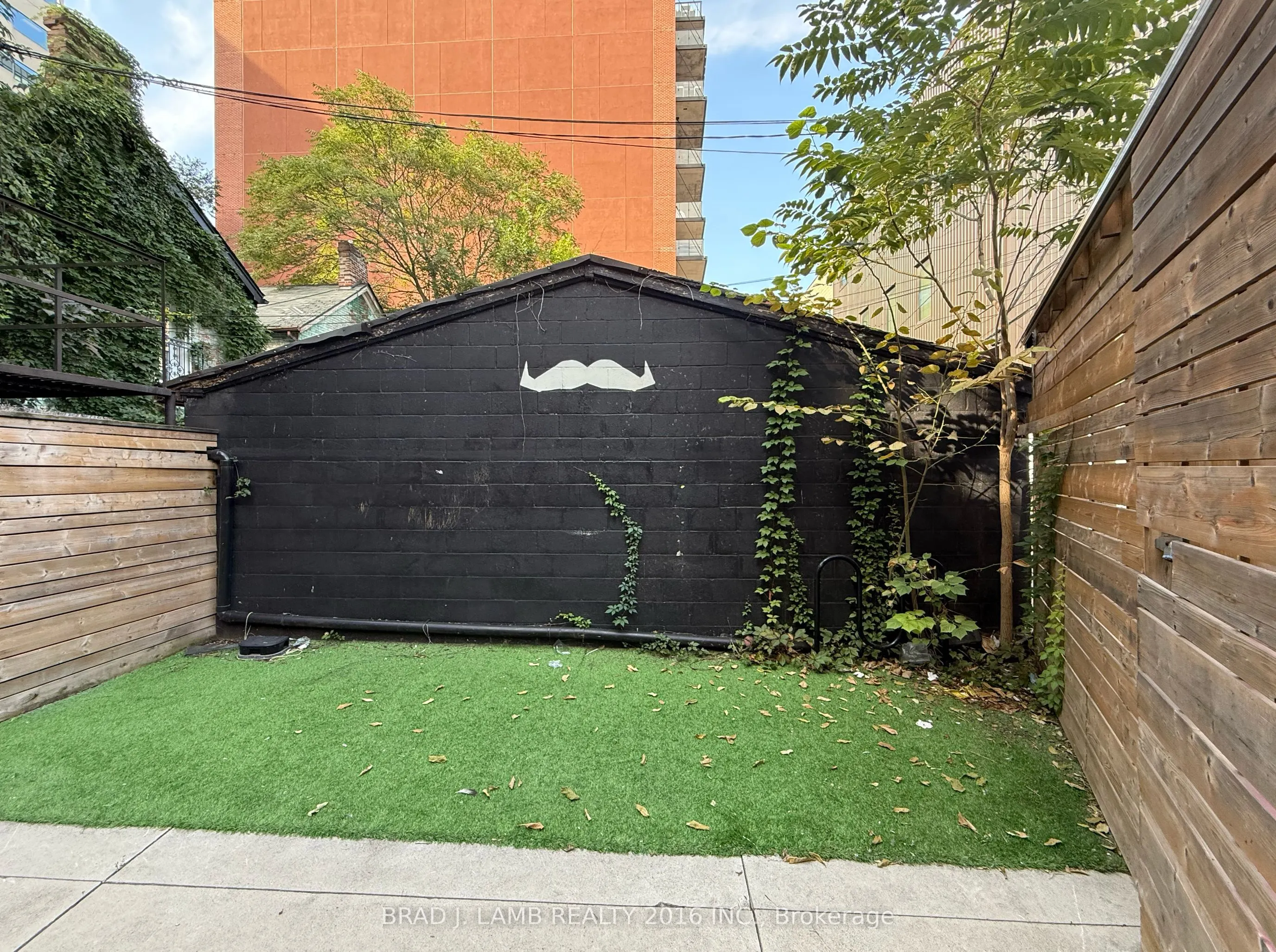 588 Richmond Street W