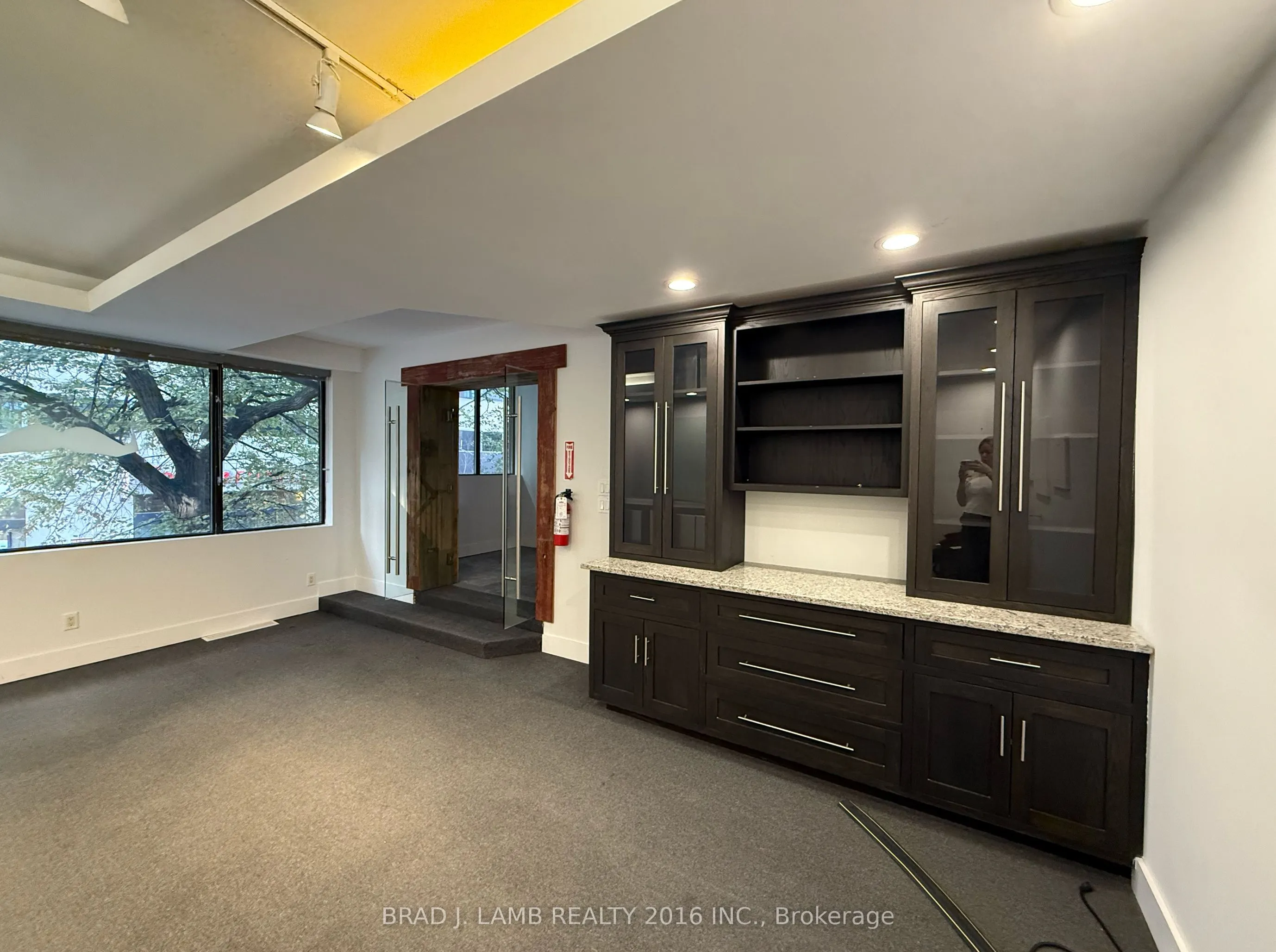 588 Richmond Street W