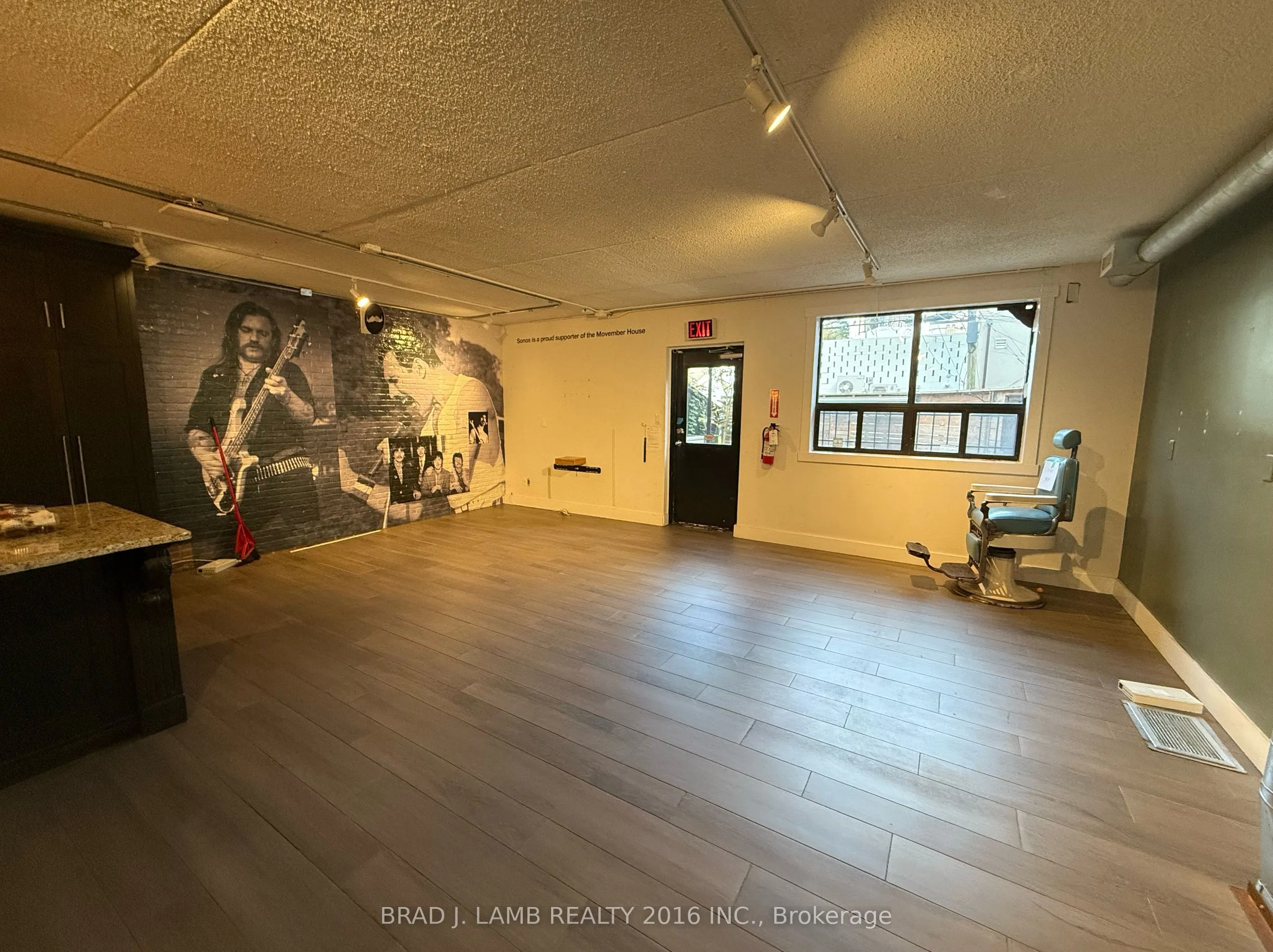 588 Richmond Street W