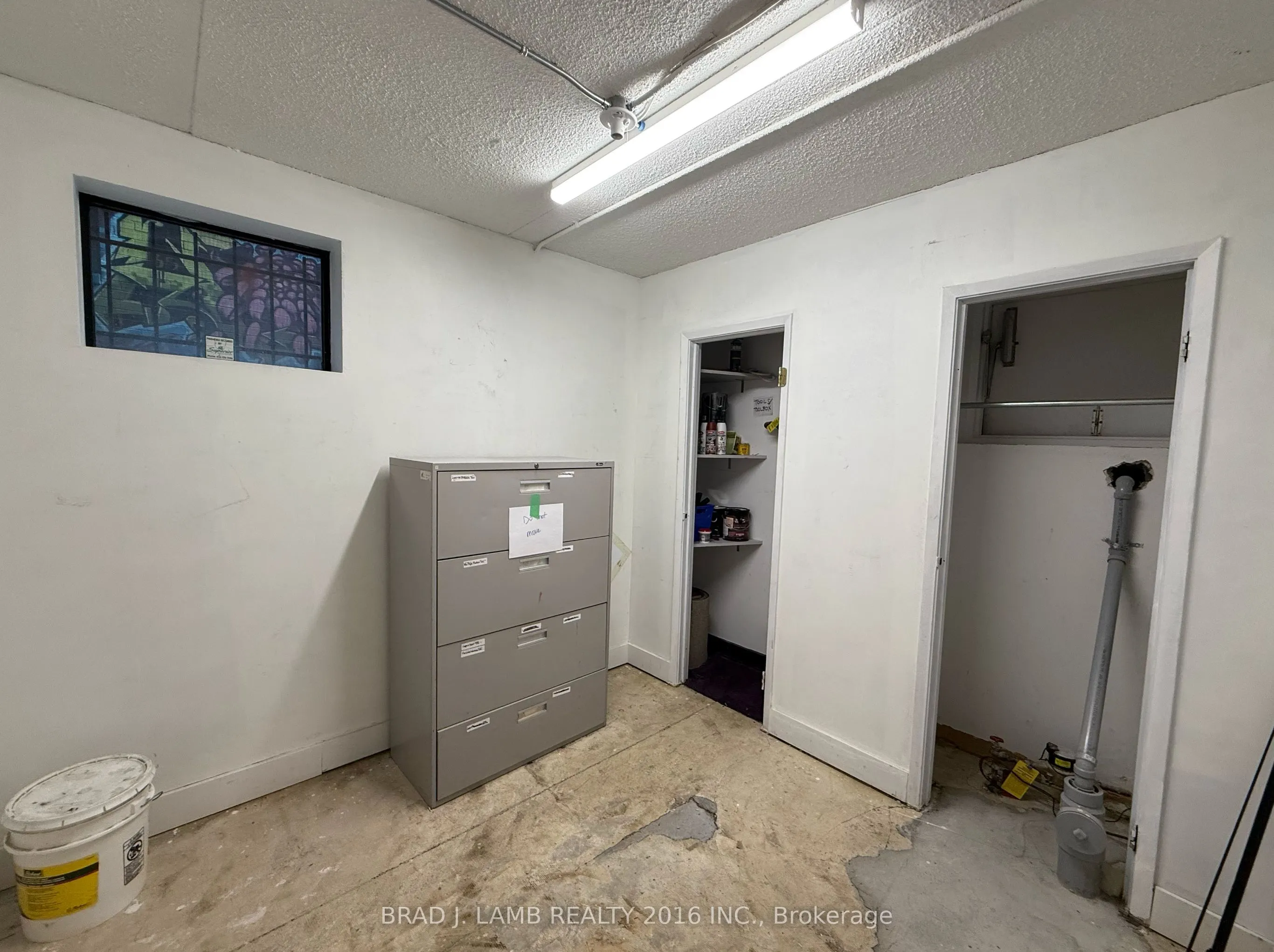 588 Richmond Street W