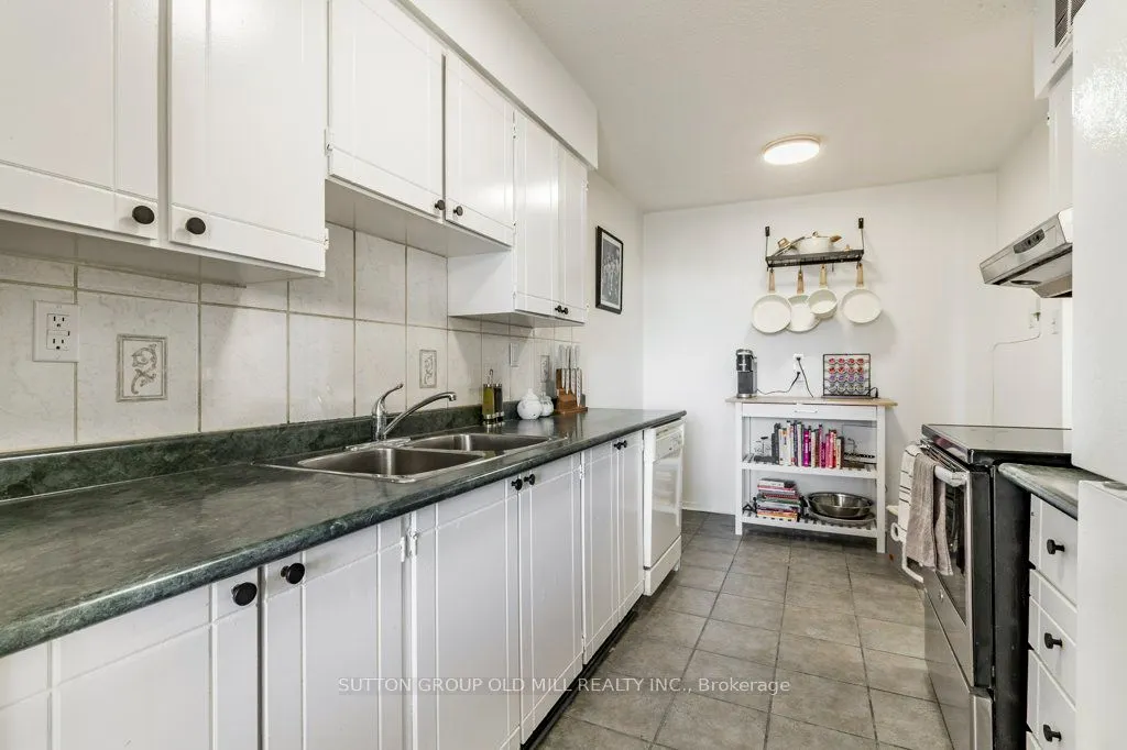 25 Sunrise Avenue, #306