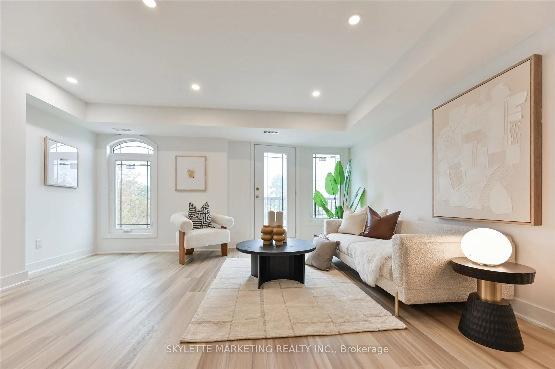 118 Finch Avenue W, #8