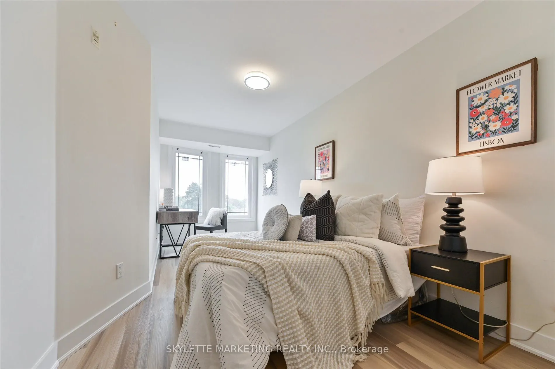 118 Finch Avenue W, #8