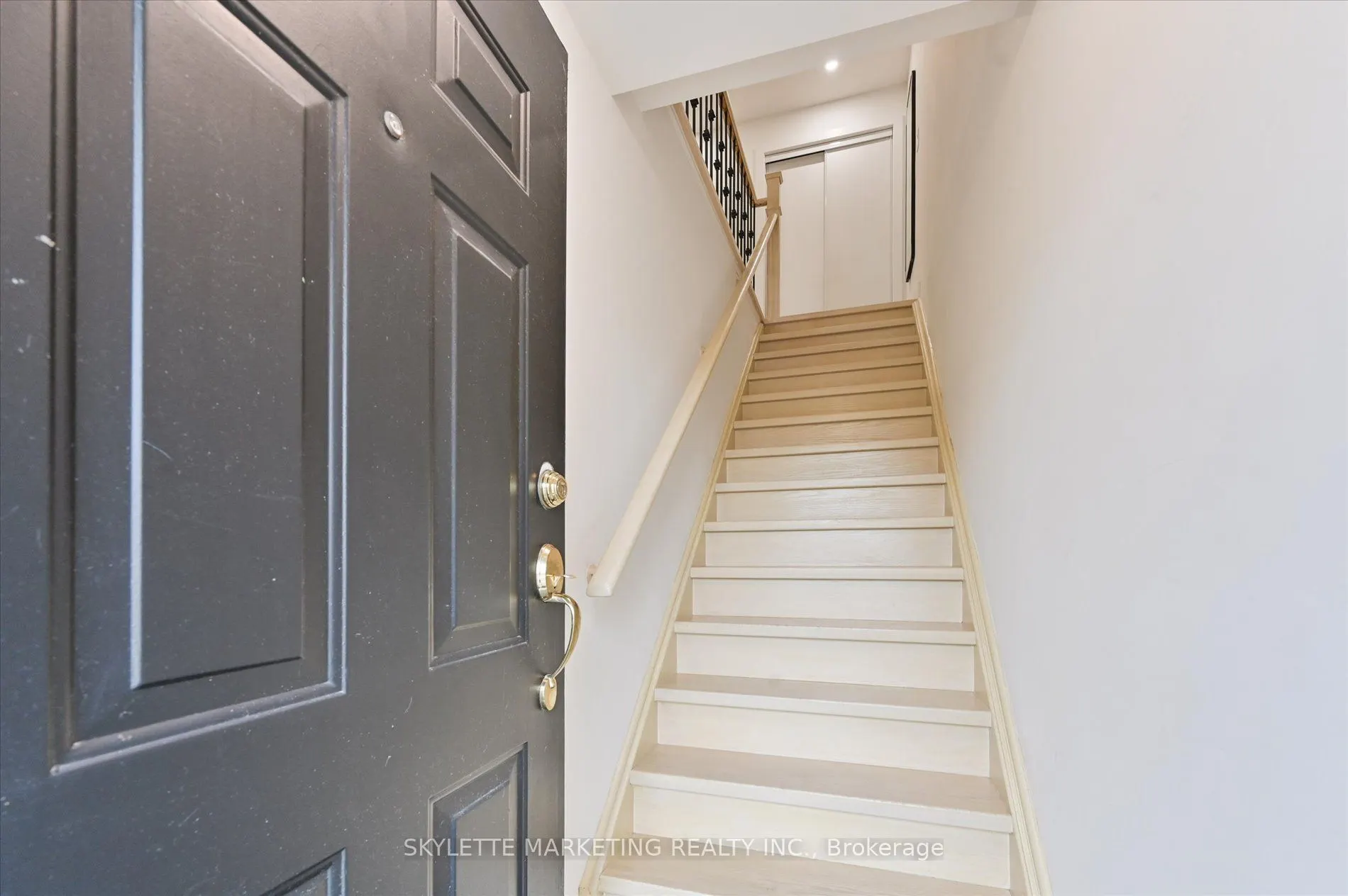 118 Finch Avenue W, #8