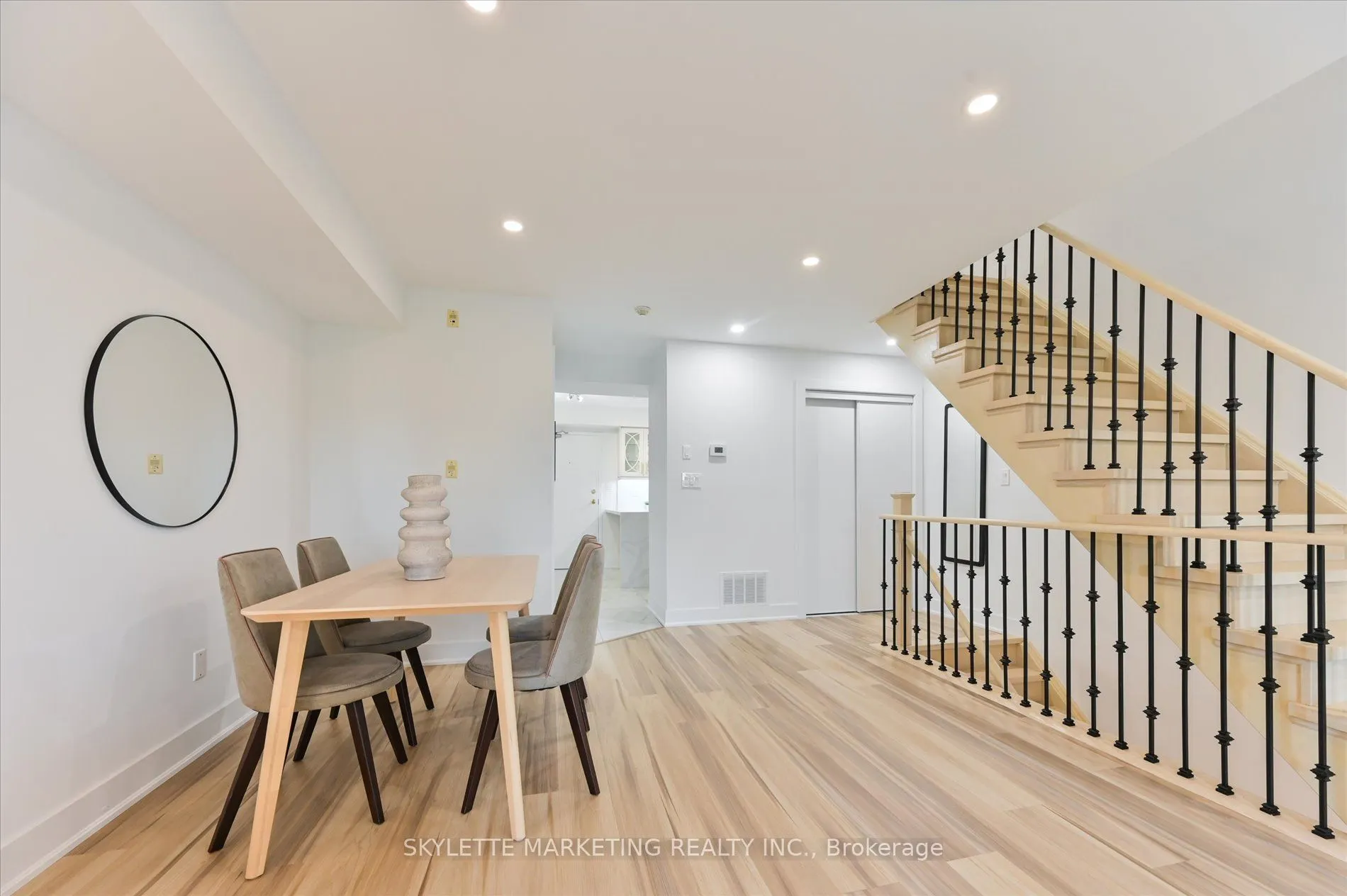 118 Finch Avenue W, #8