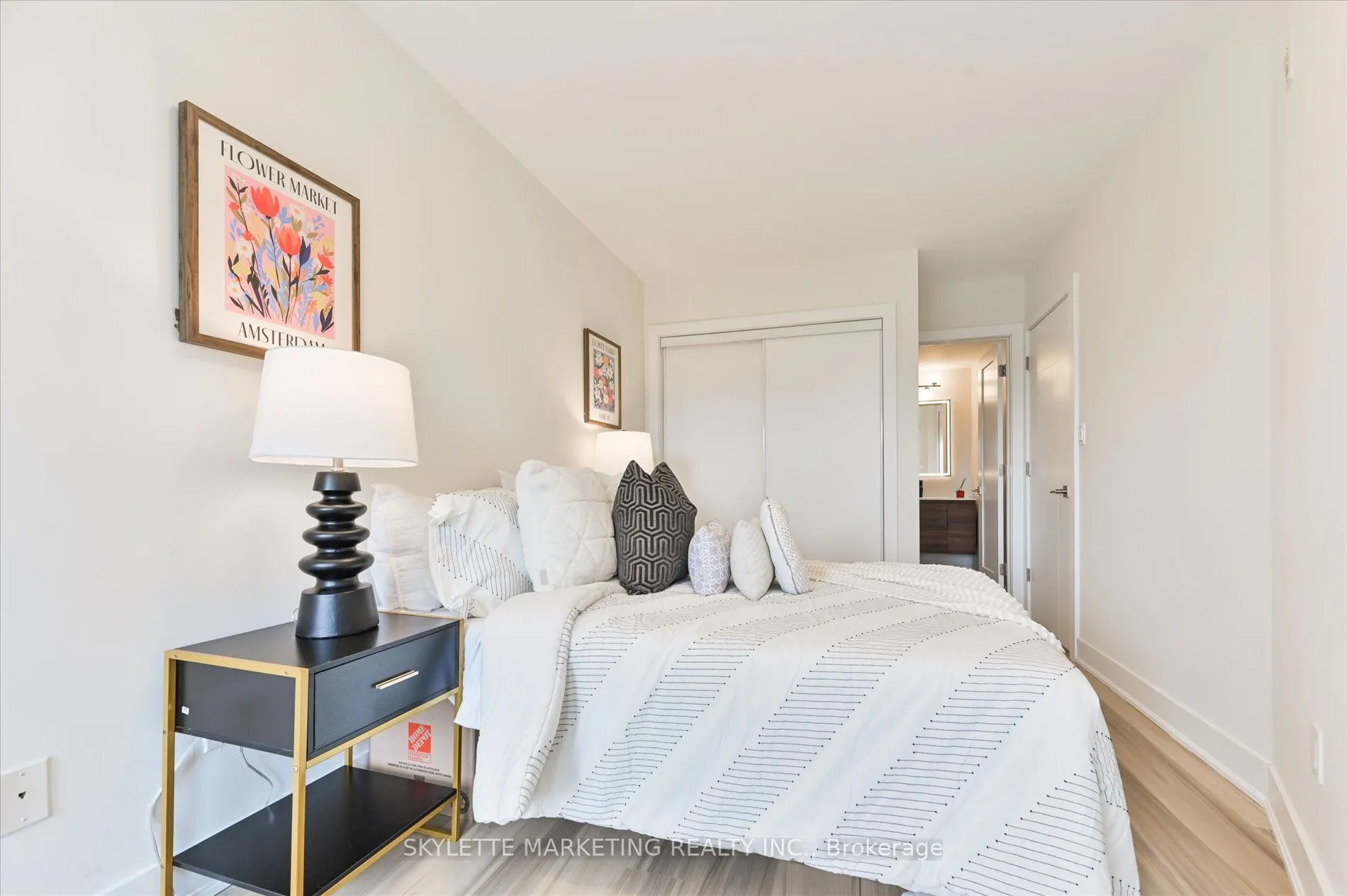118 Finch Avenue W, #8