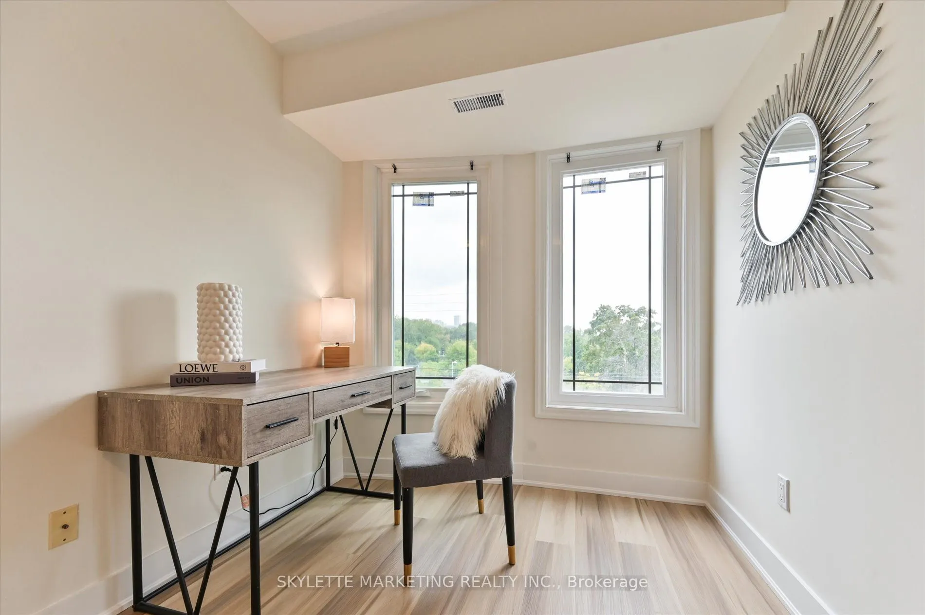 118 Finch Avenue W, #8