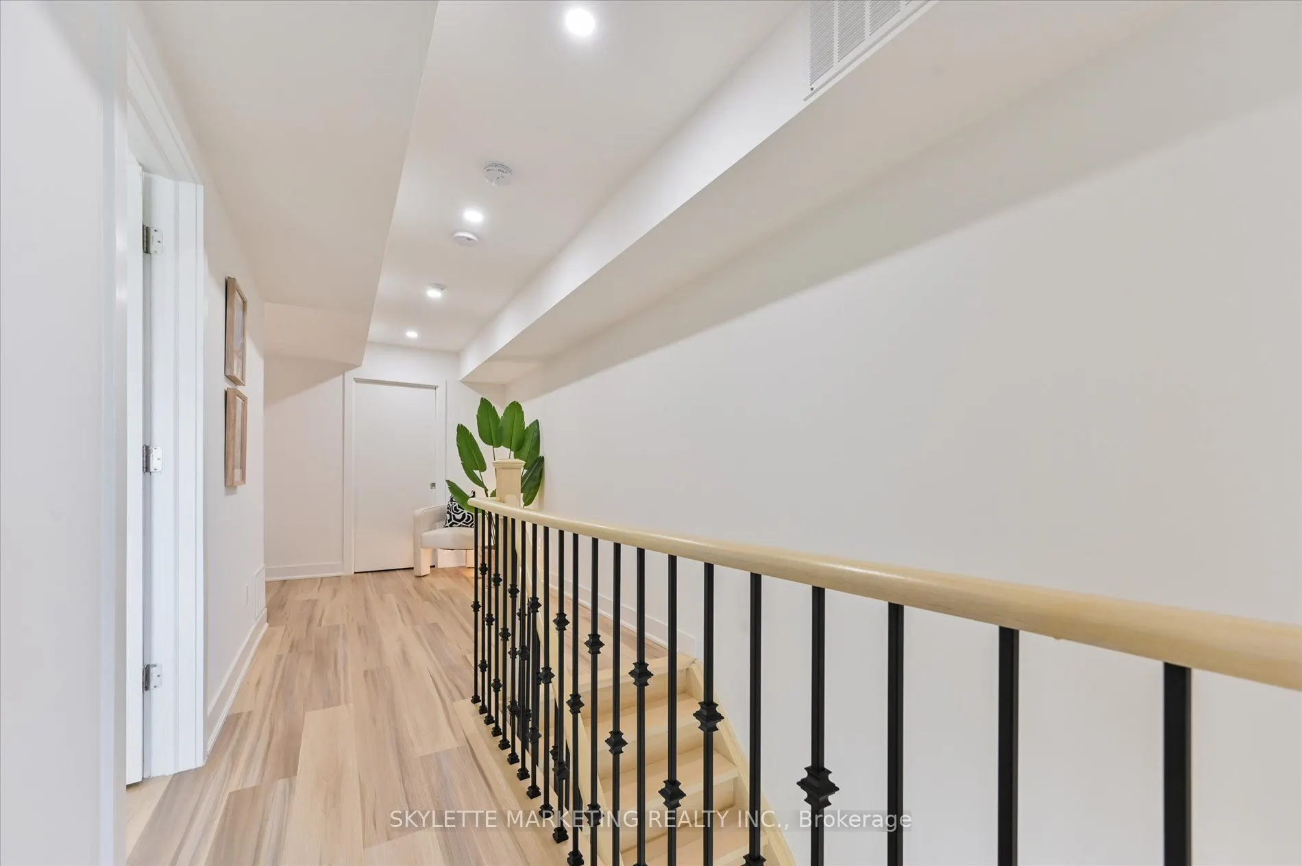 118 Finch Avenue W, #8