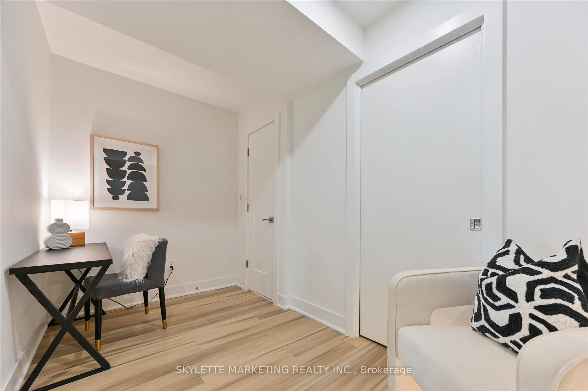 118 Finch Avenue W, #8